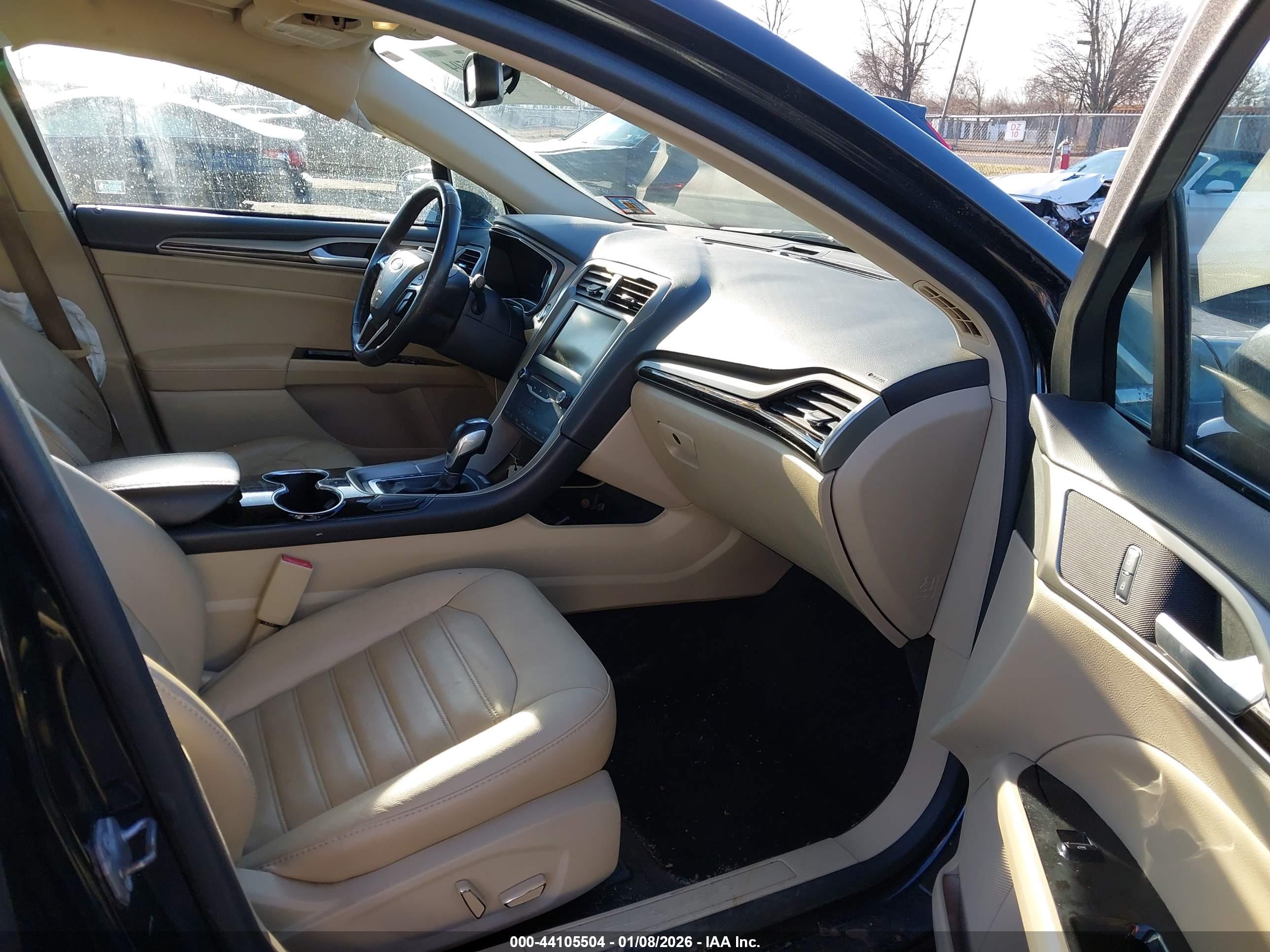 FORD FUSION image 5