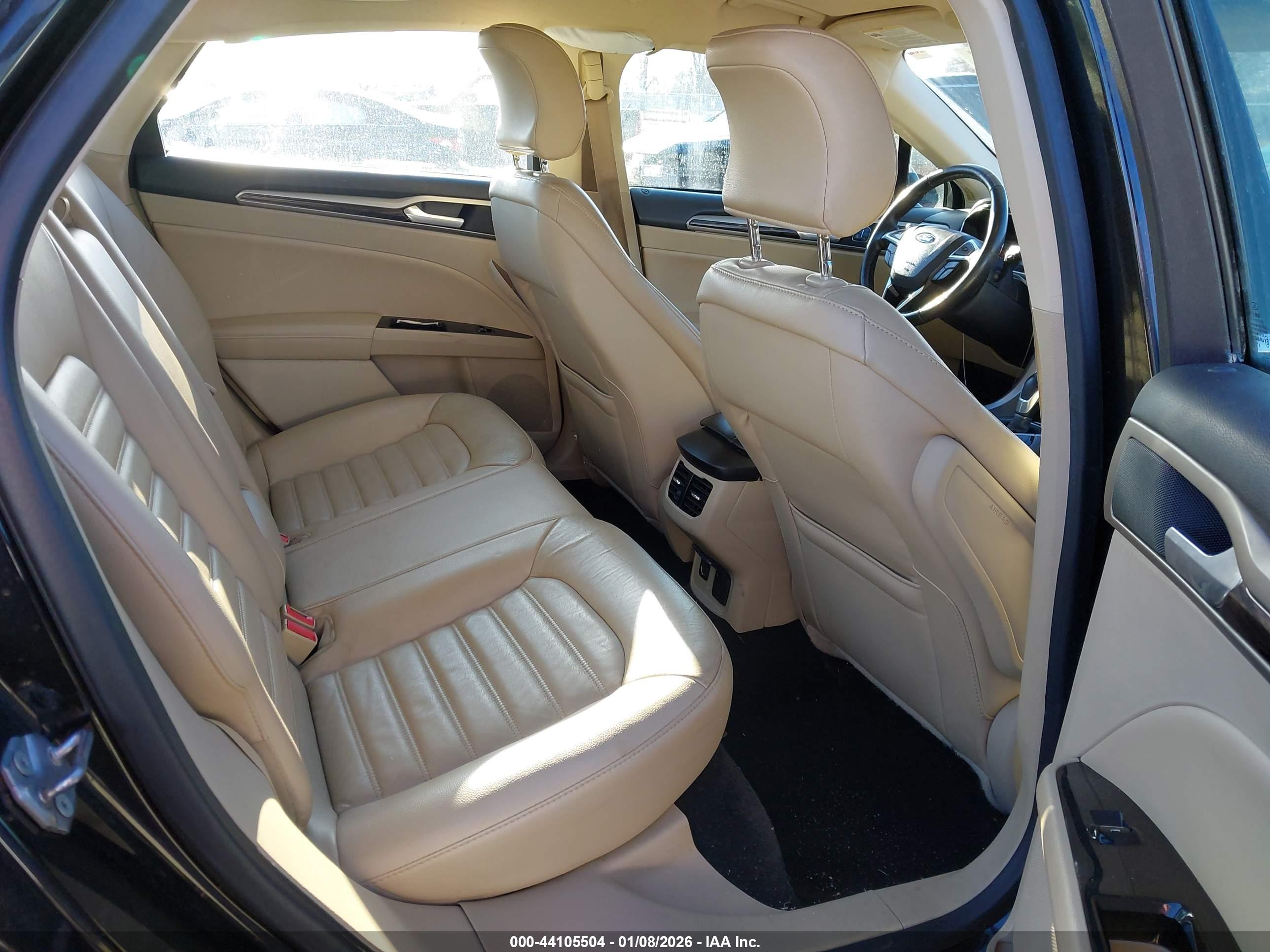 FORD FUSION image 8