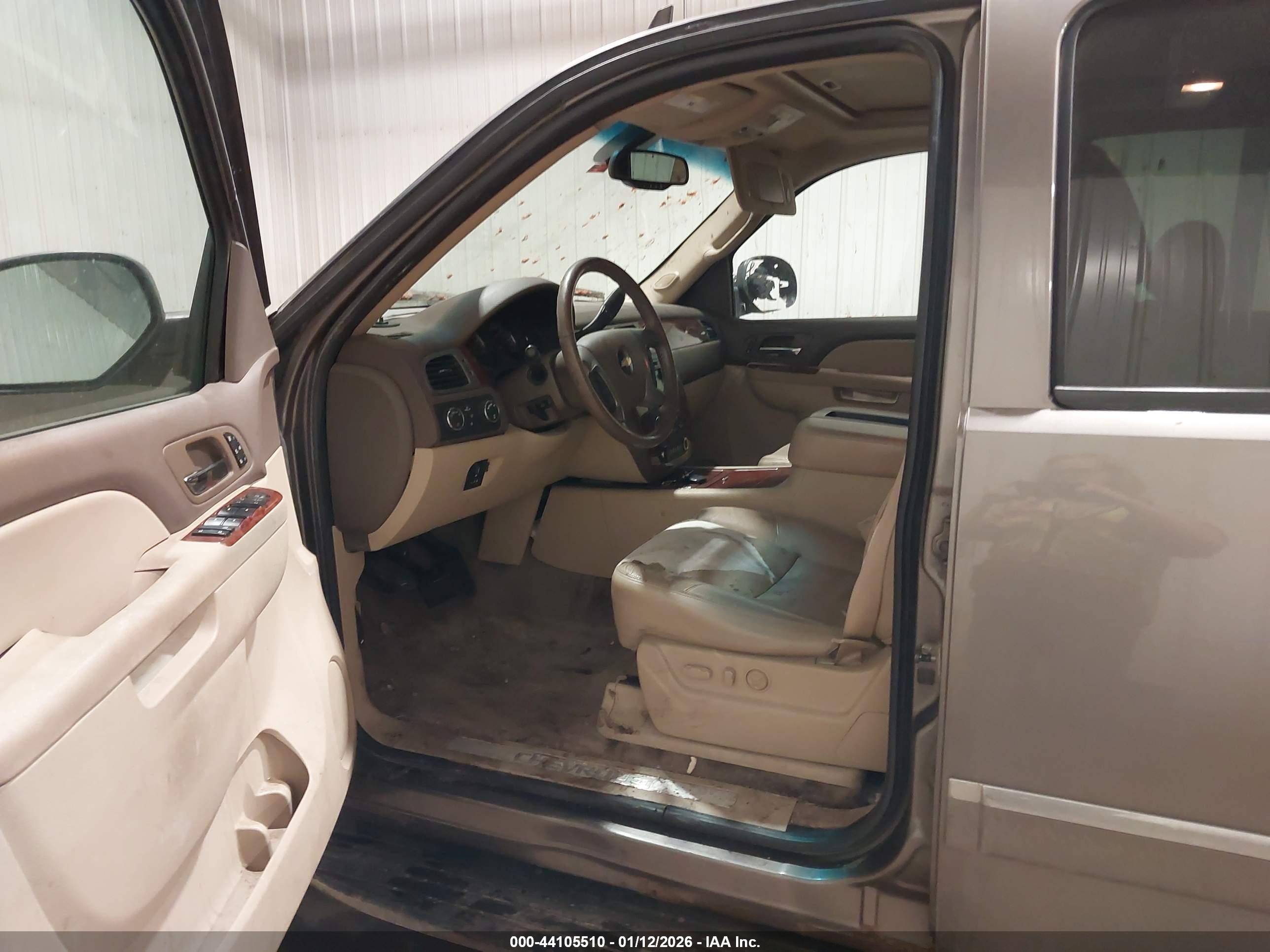 CHEVROLET TAHOE image 5