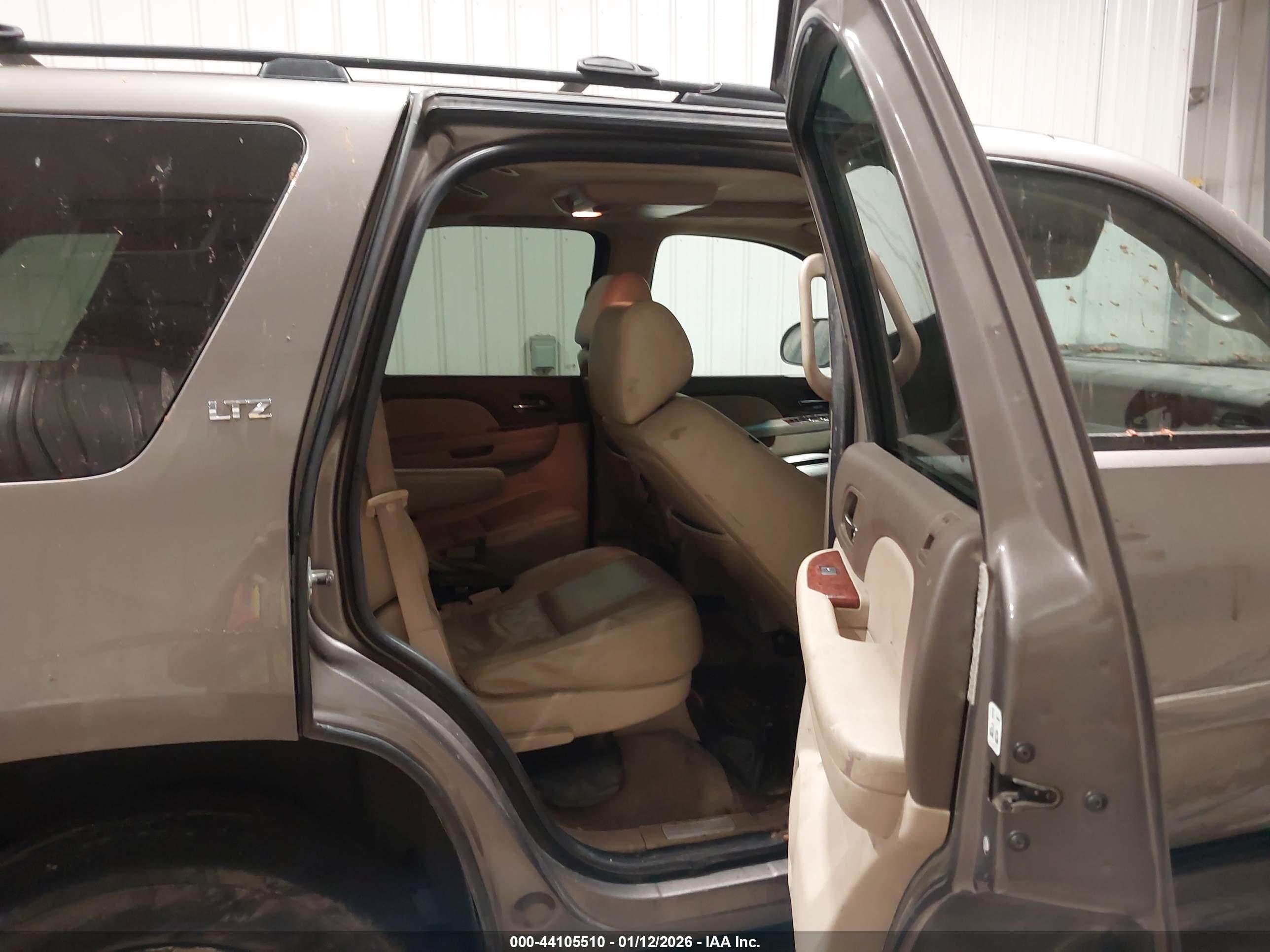 CHEVROLET TAHOE image 8
