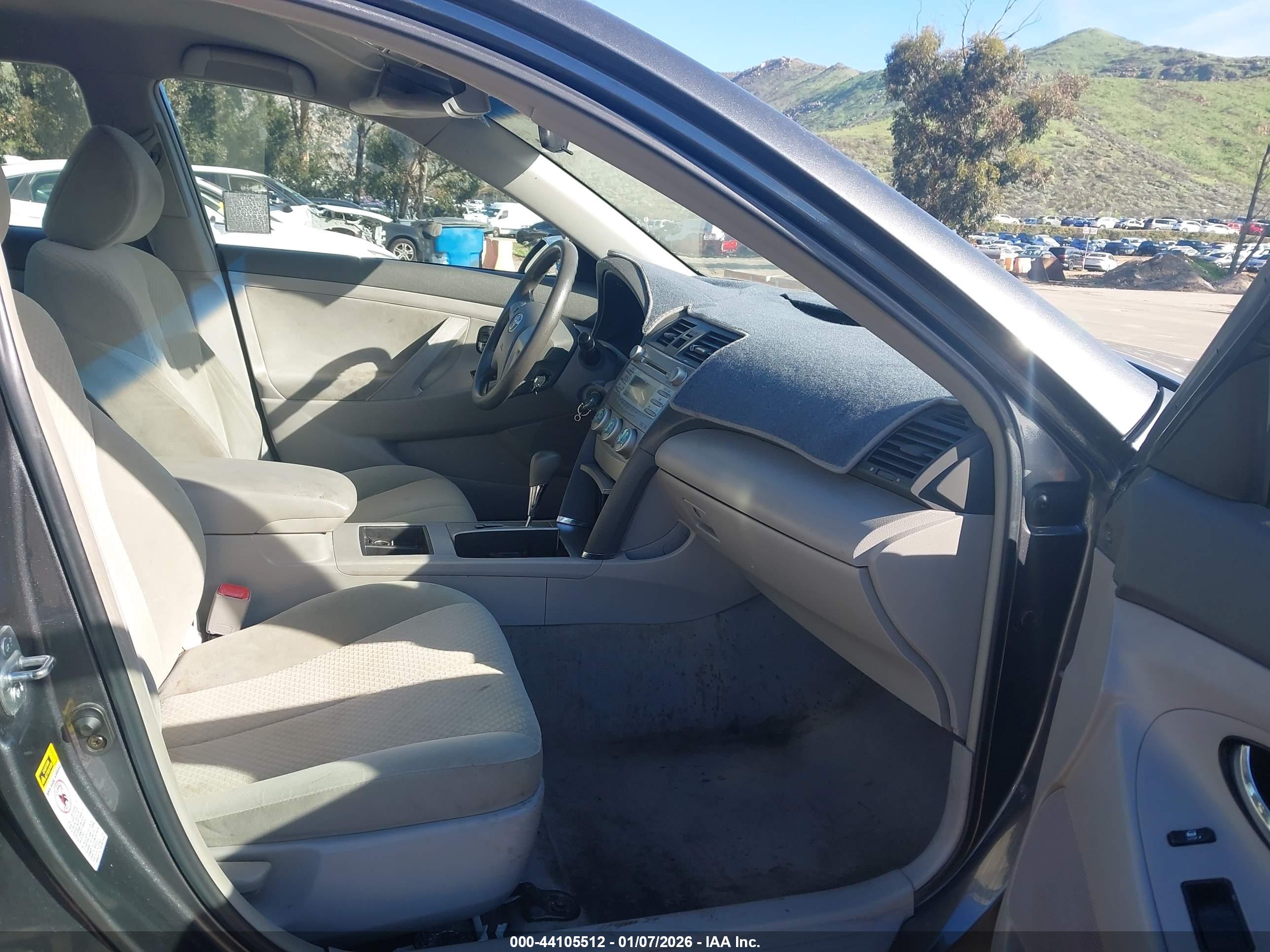TOYOTA CAMRY image 5