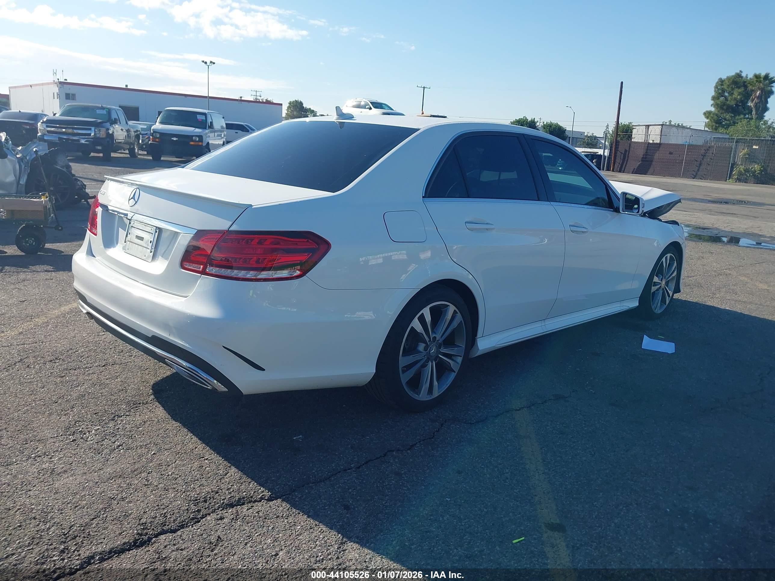 MERCEDES-BENZ E image 4