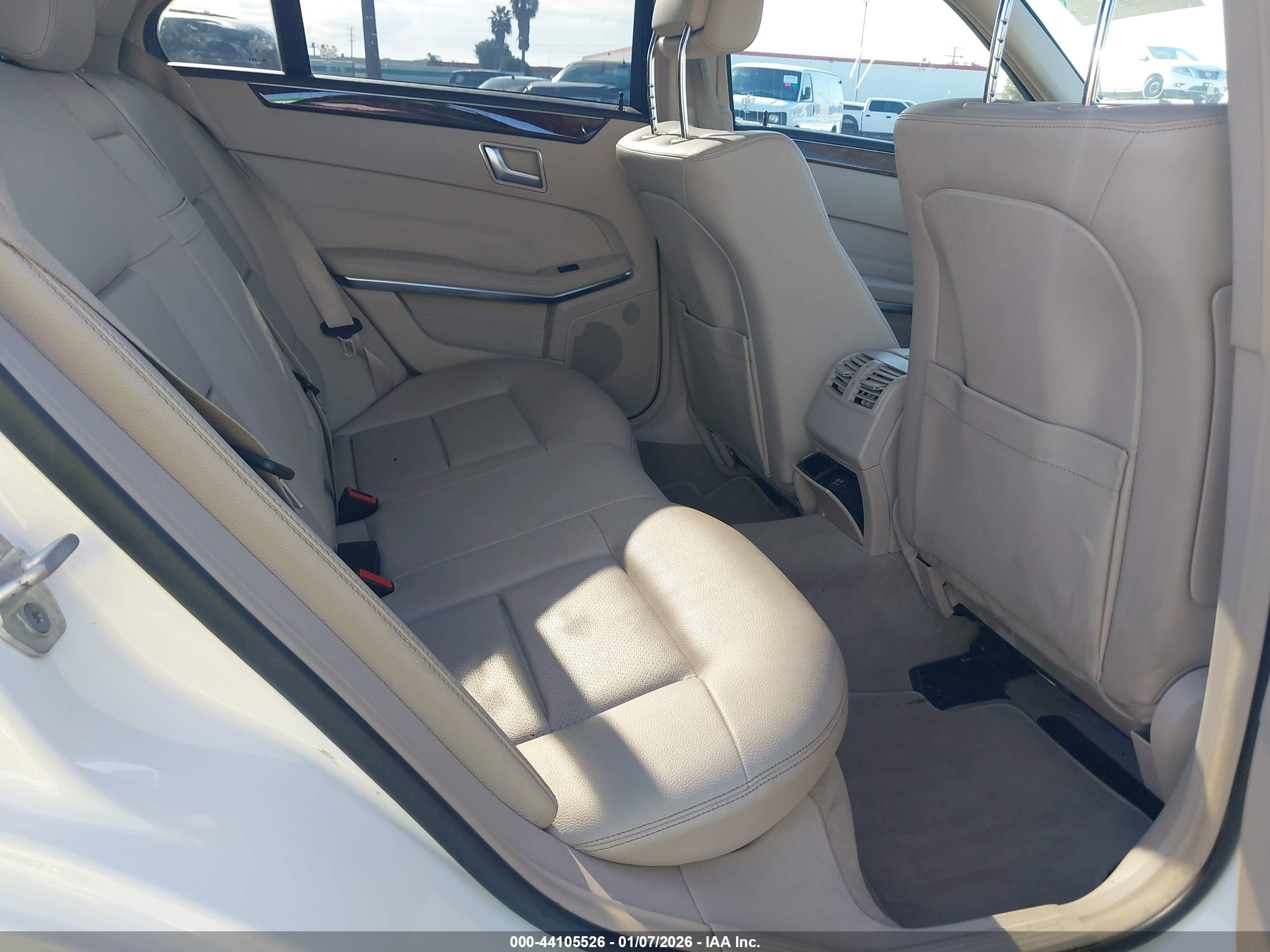 MERCEDES-BENZ E image 8