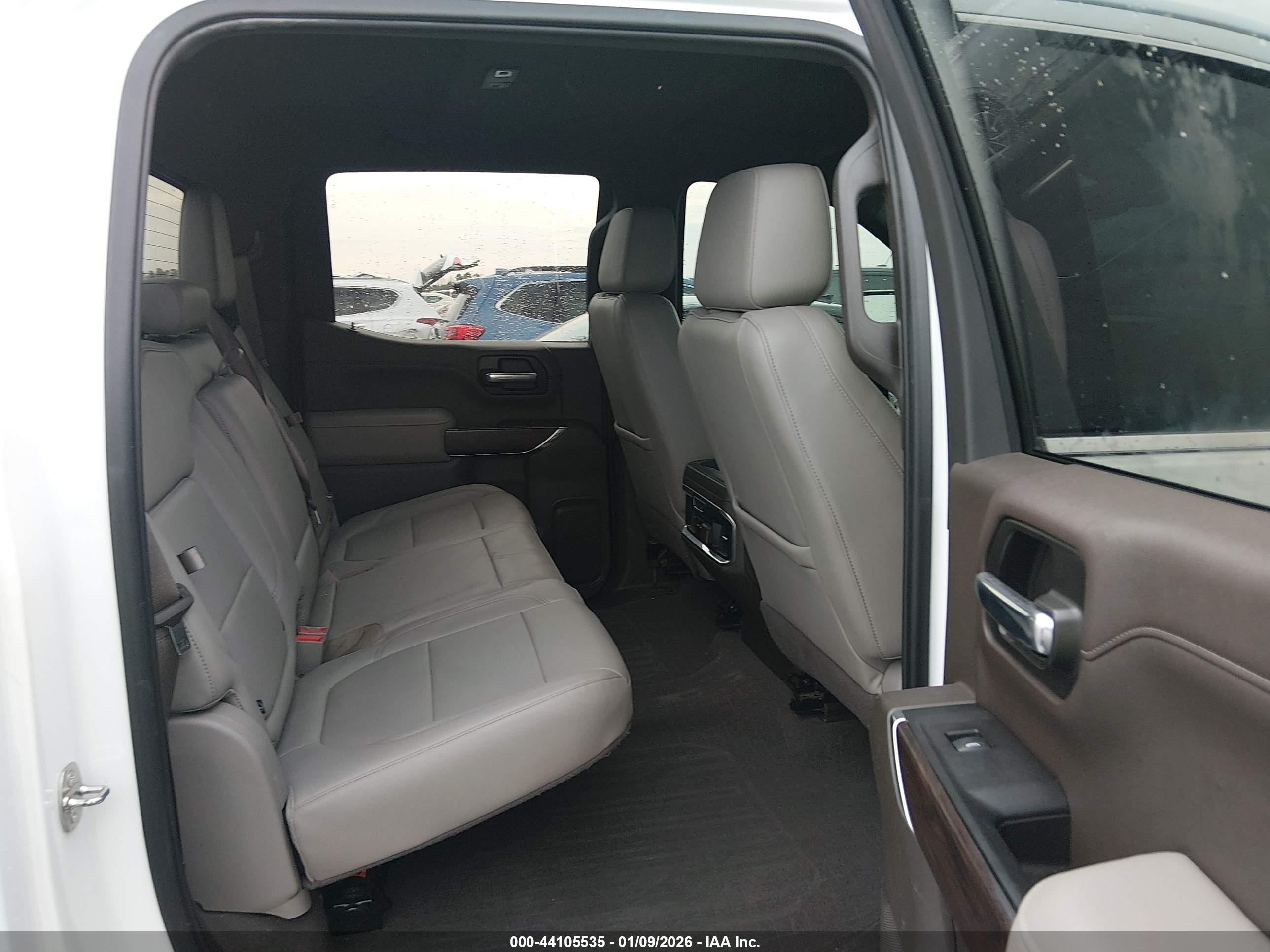 GMC SIERRA image 8