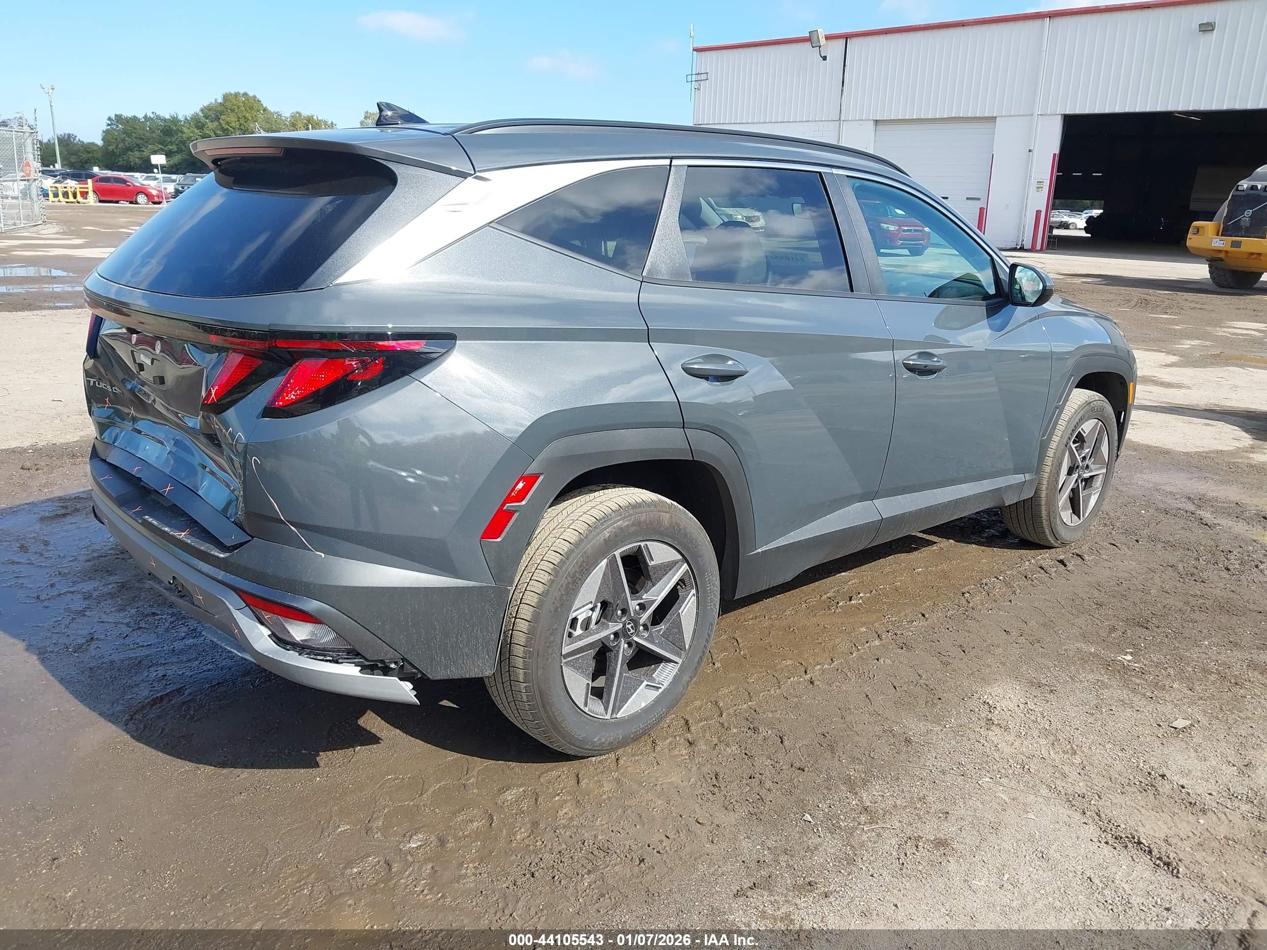 HYUNDAI TUCSON image 4