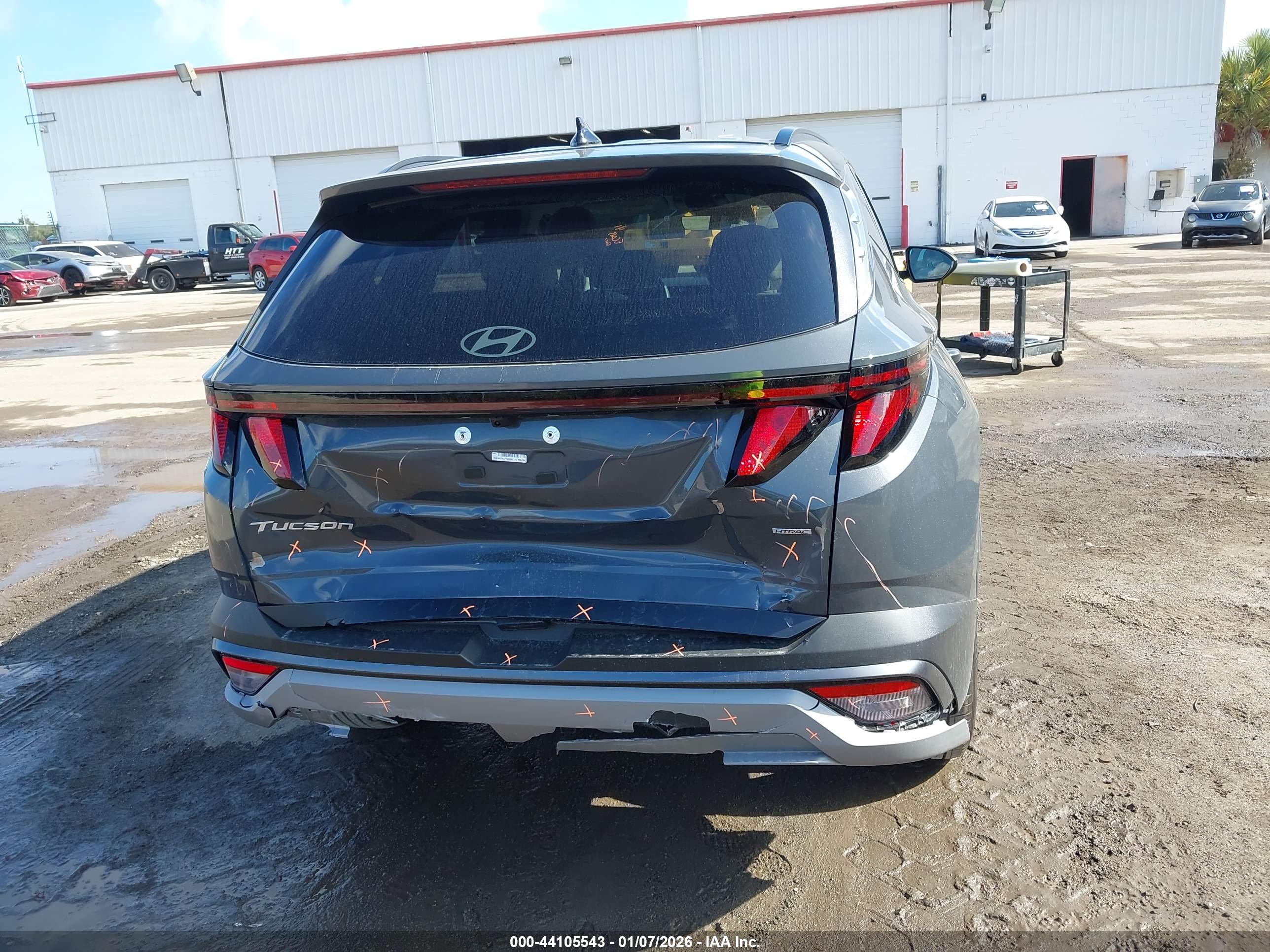 HYUNDAI TUCSON image 6