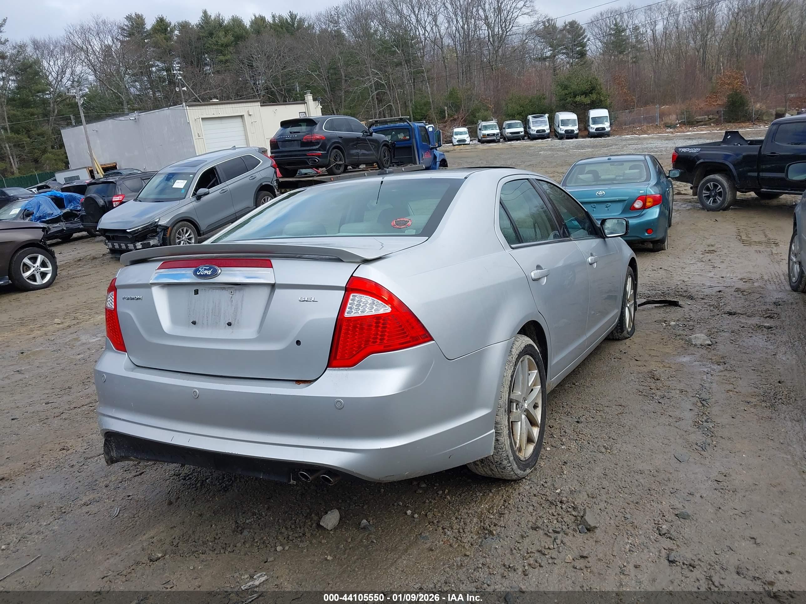 FORD FUSION image 4