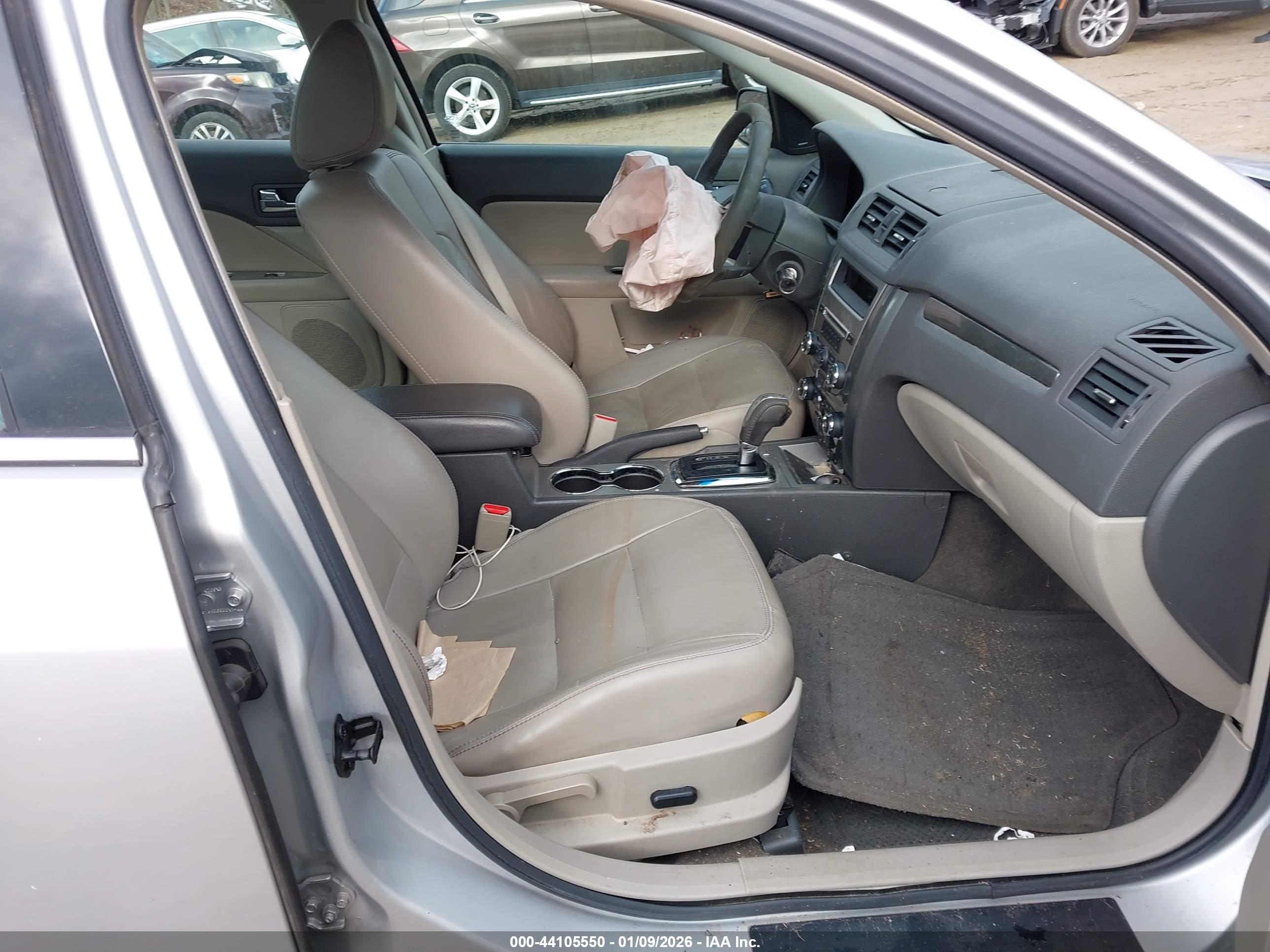 FORD FUSION image 5