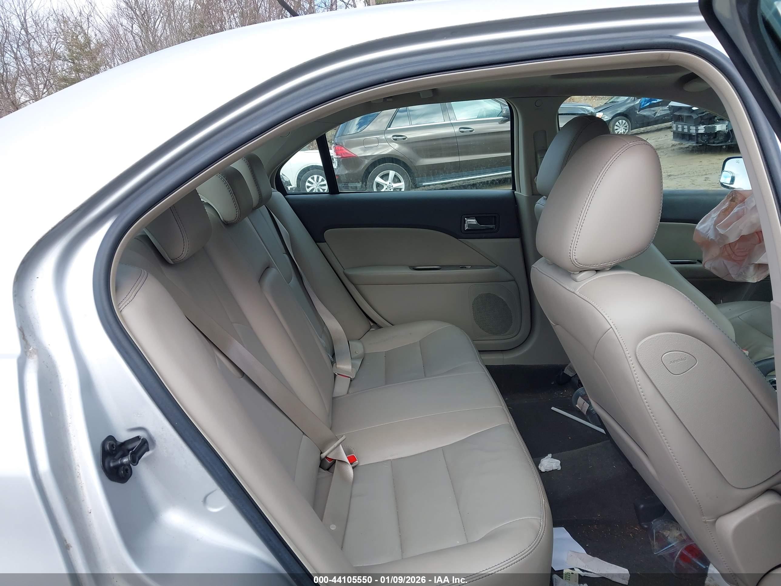 FORD FUSION image 8