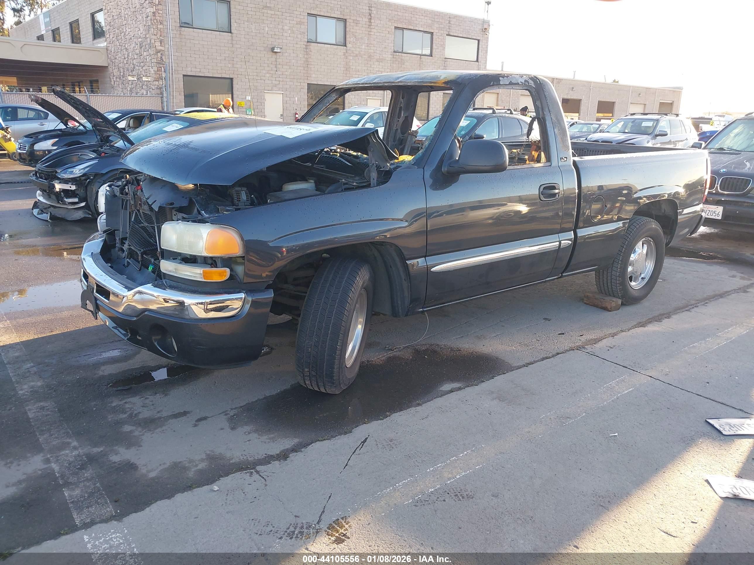 GMC SIERRA image 2