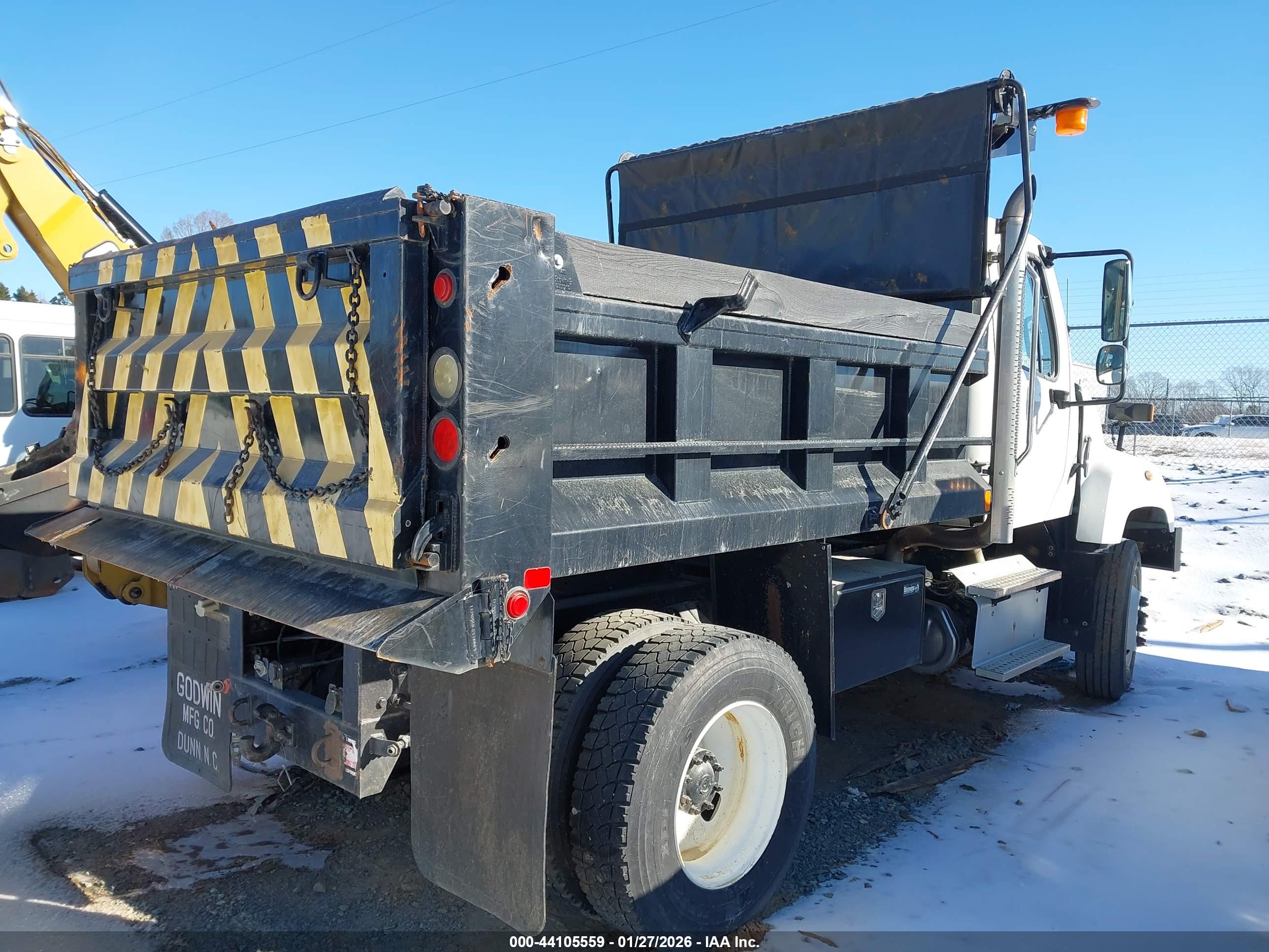 FREIGHTLINER 114SD image 4