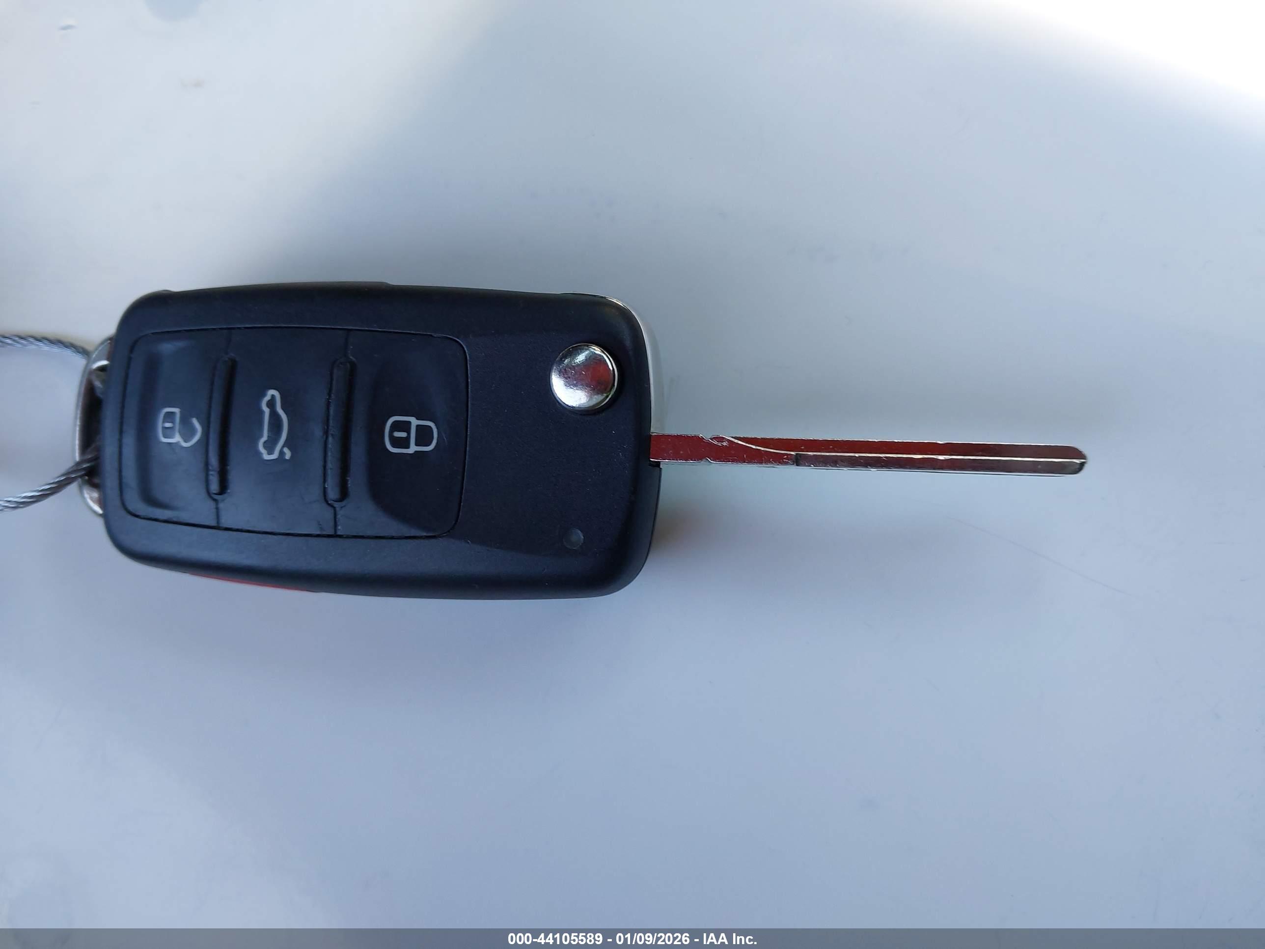 VOLKSWAGEN BEETLE image 11