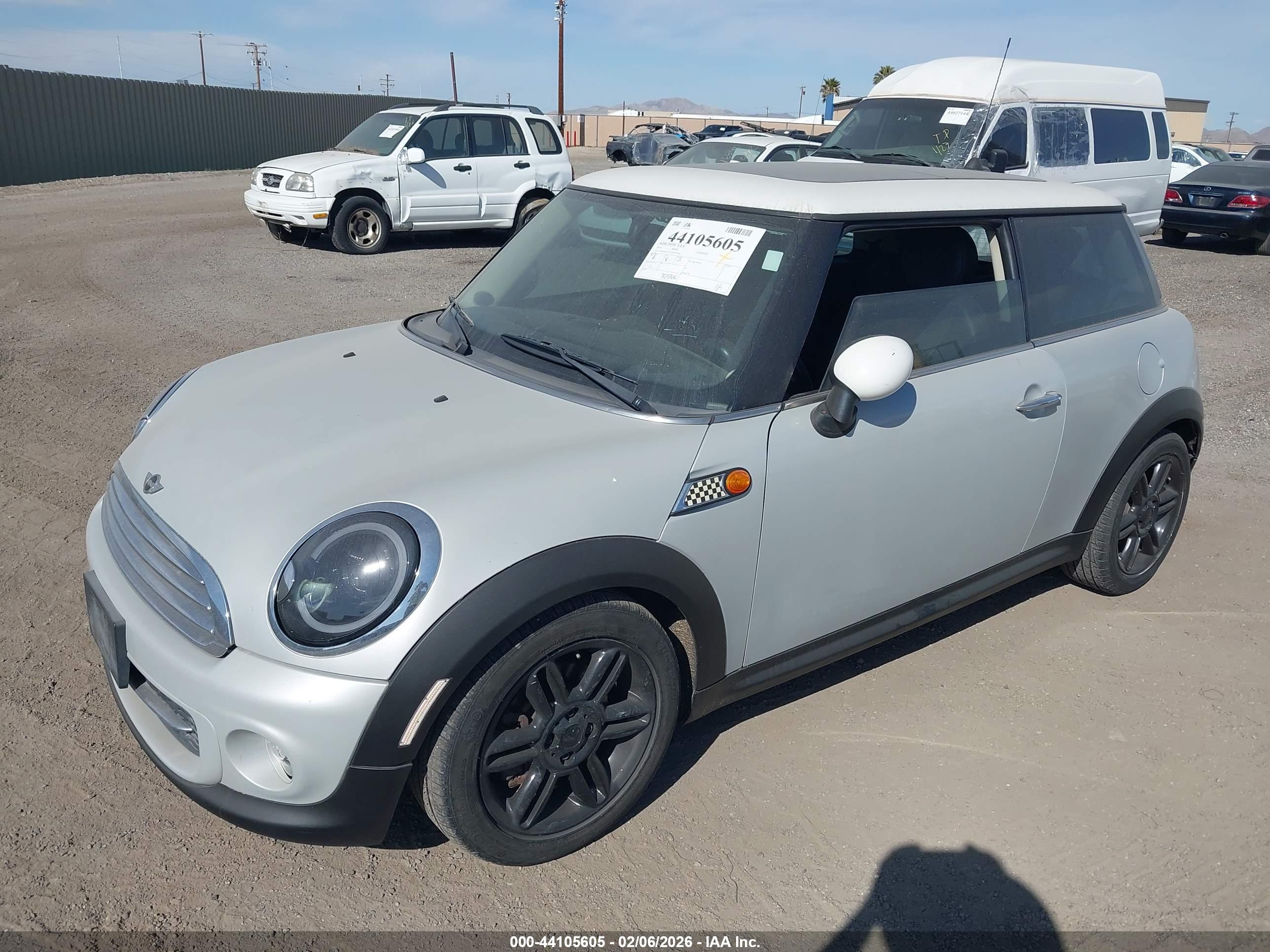 MINI COOPER image 2