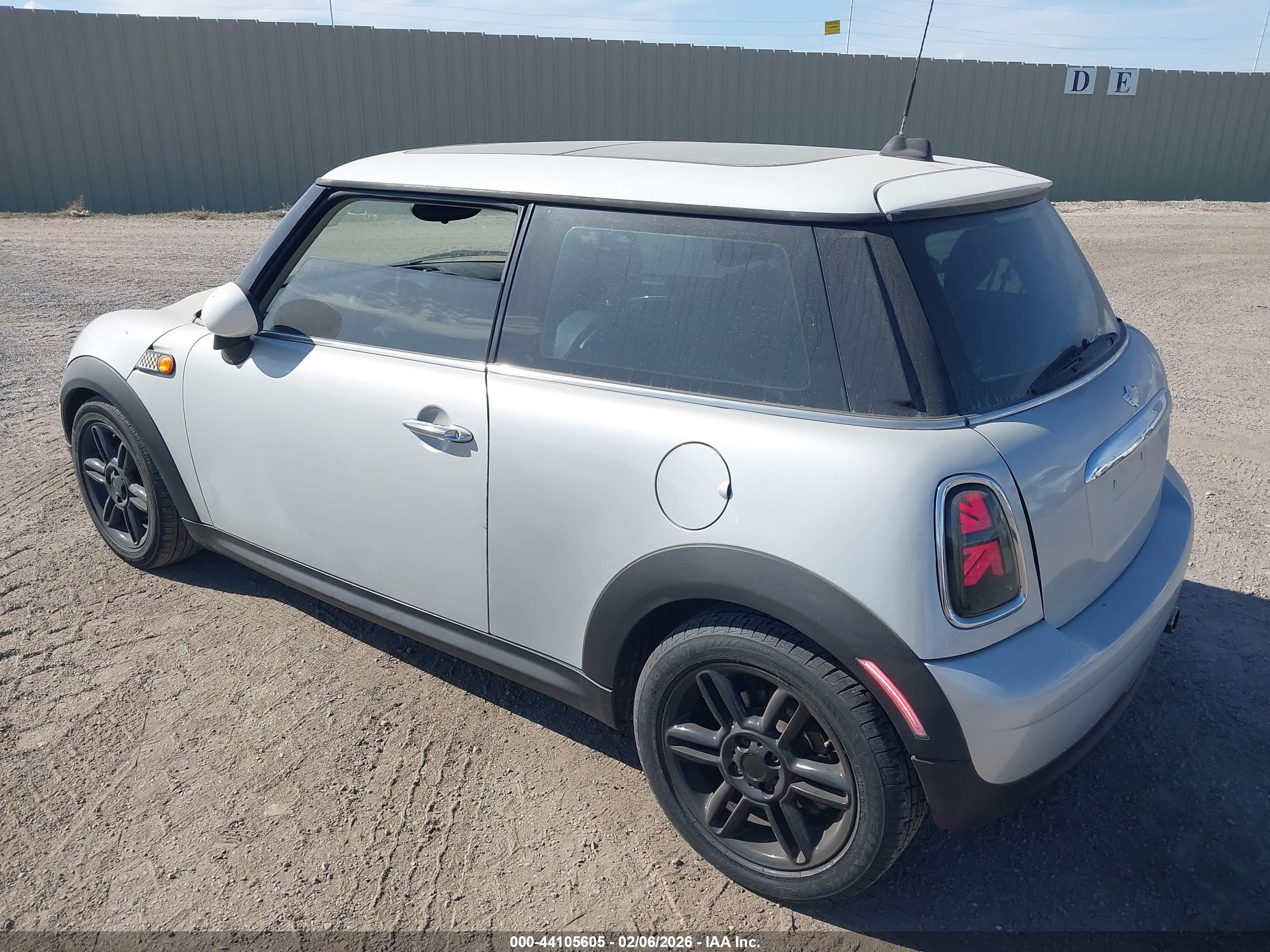 MINI COOPER image 3