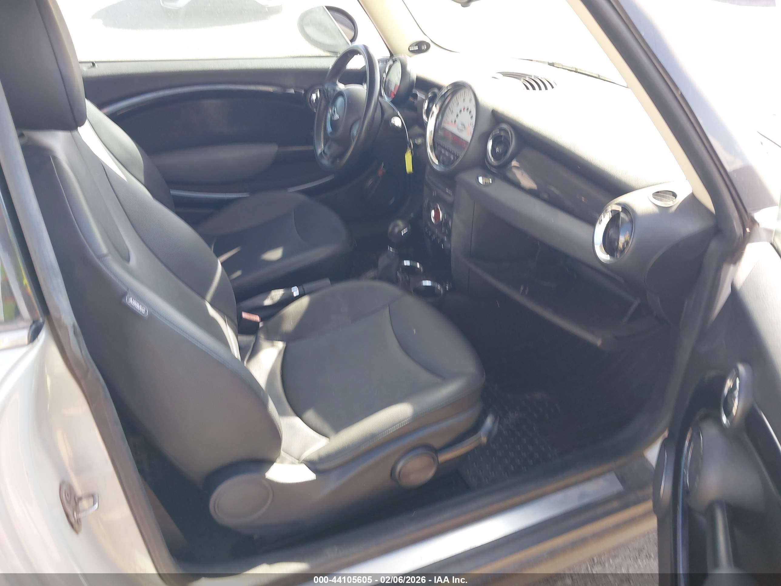 MINI COOPER image 5
