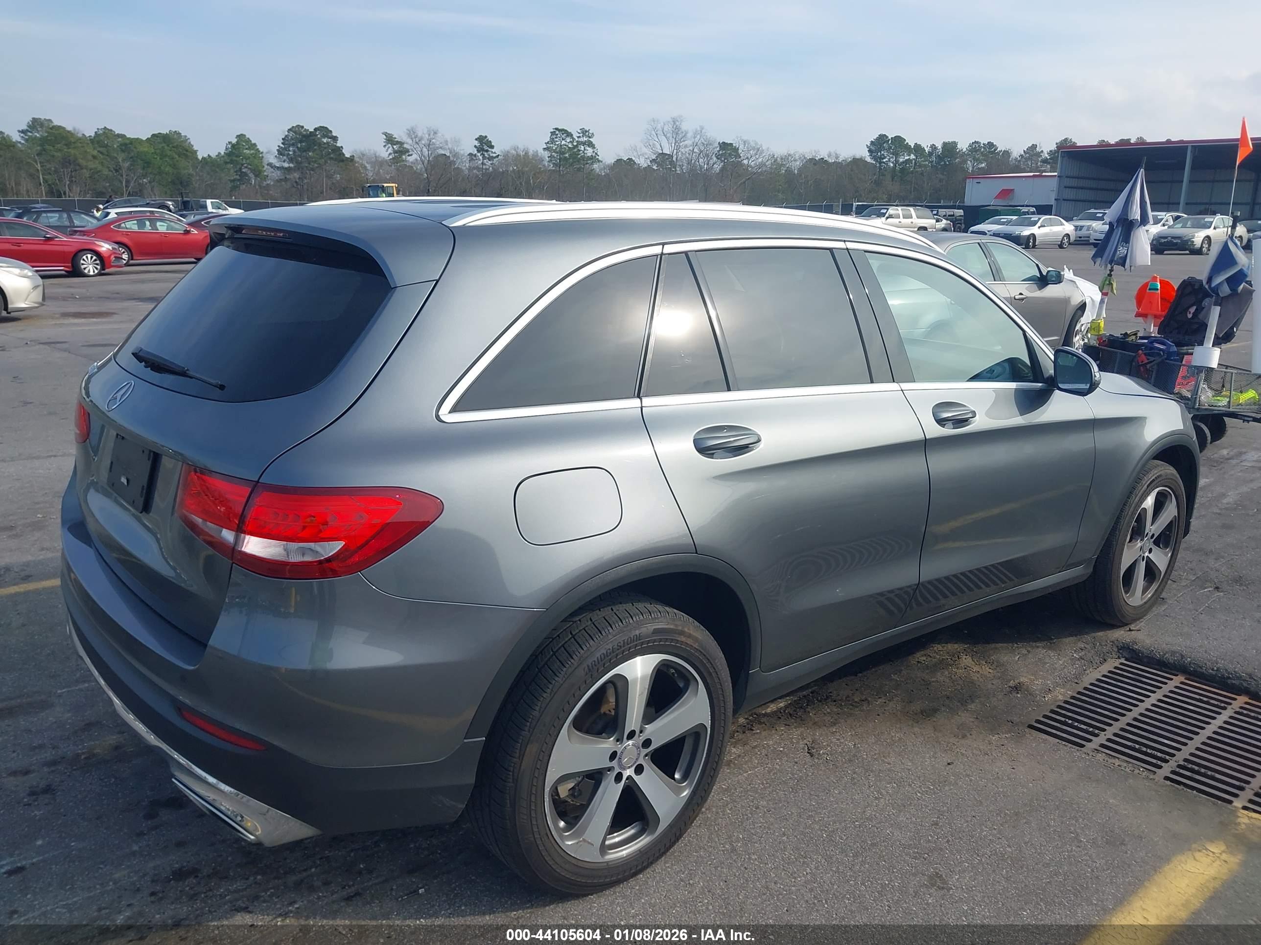 MERCEDES-BENZ GLC image 4