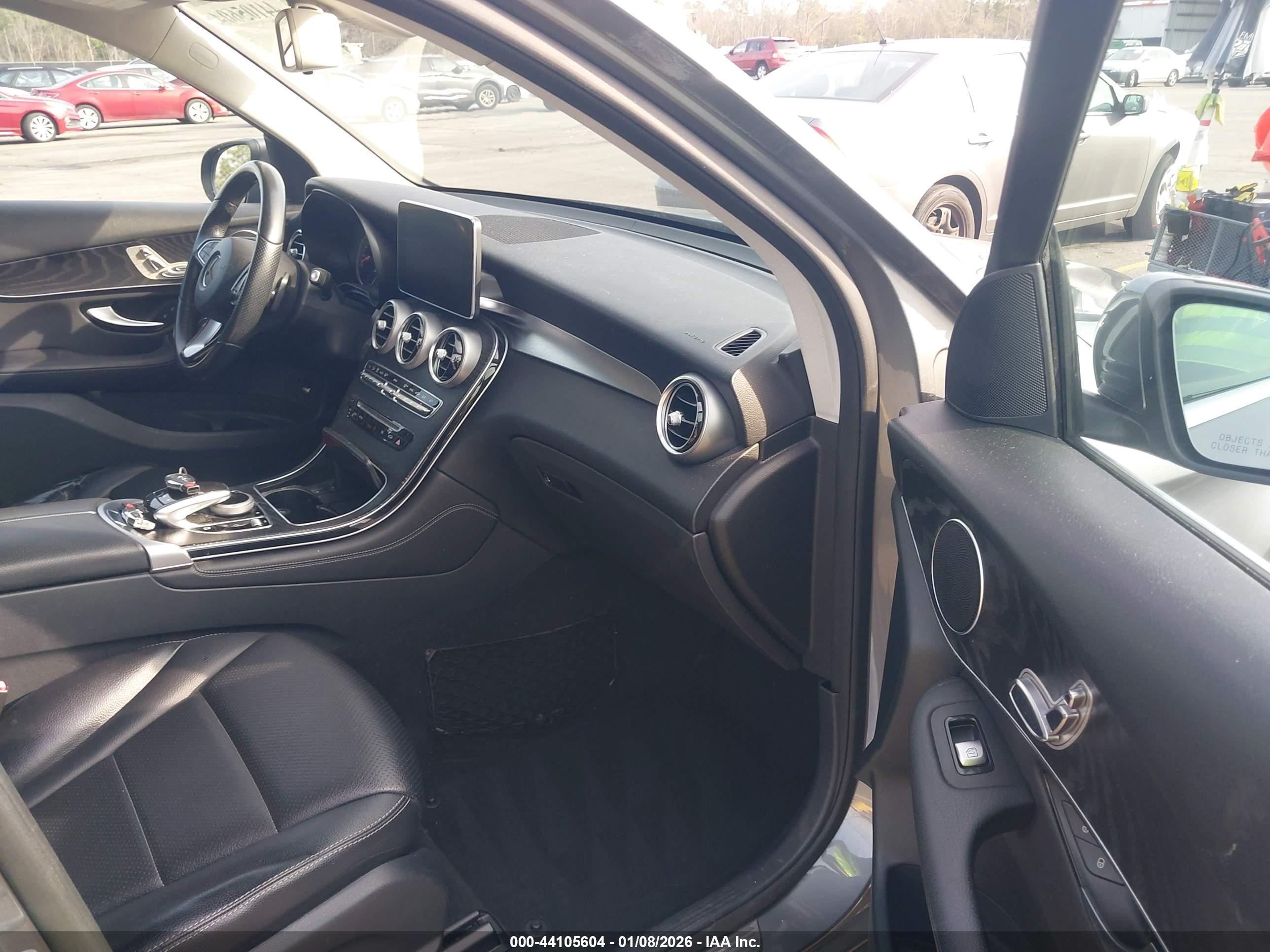 MERCEDES-BENZ GLC image 5
