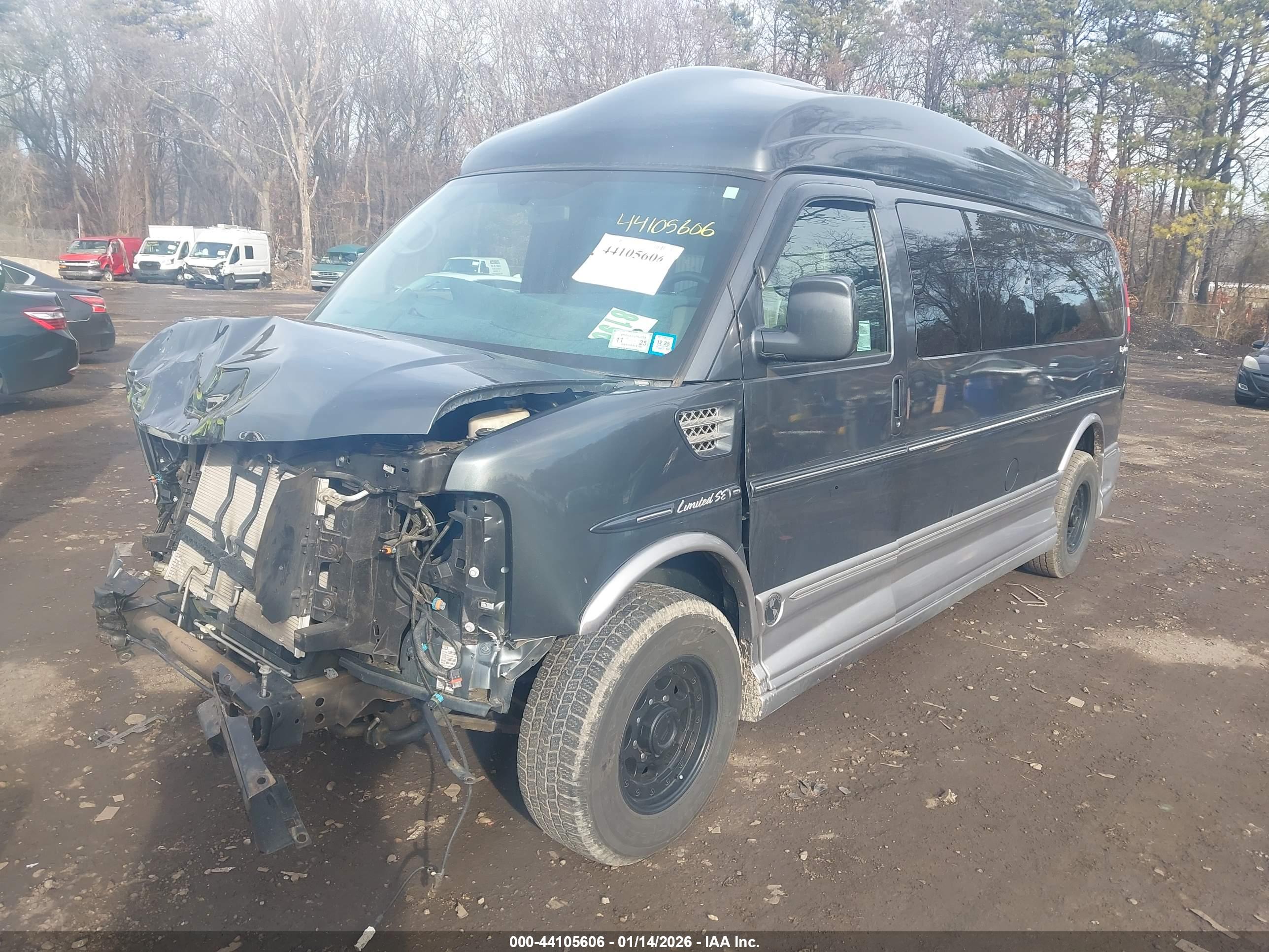 CHEVROLET EXPRESS image 2