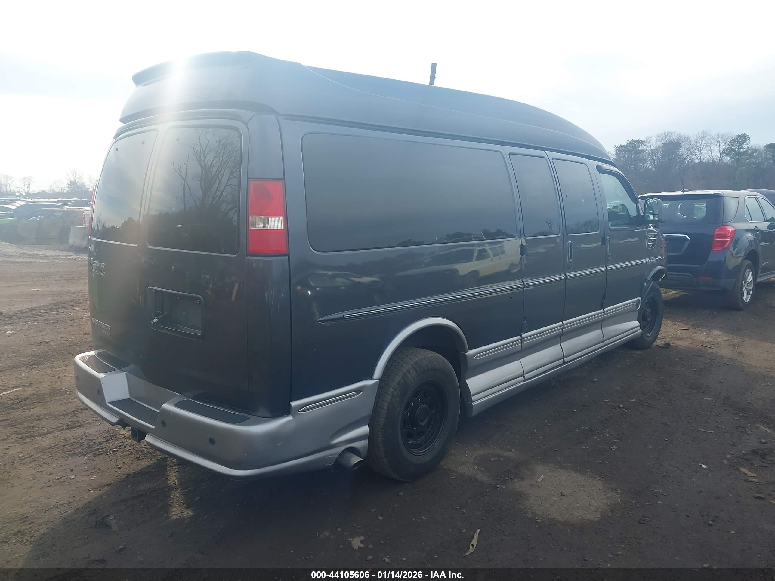 CHEVROLET EXPRESS image 4