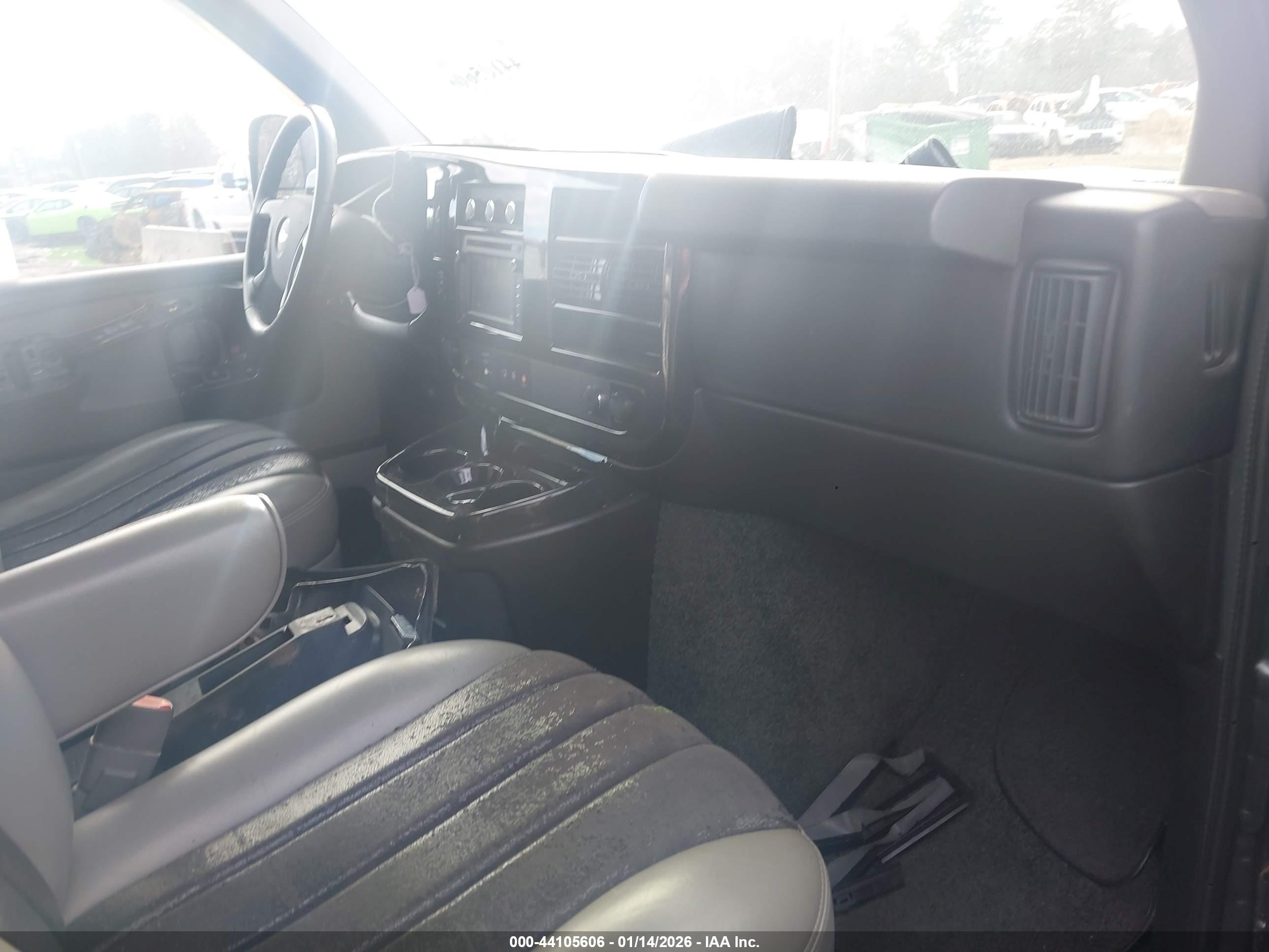 CHEVROLET EXPRESS image 5