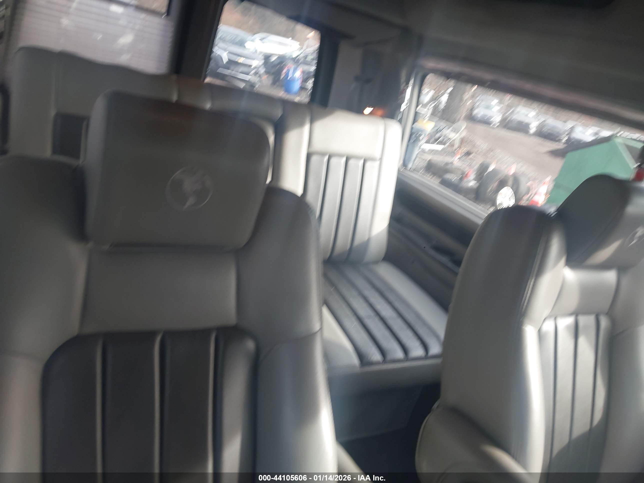 CHEVROLET EXPRESS image 8