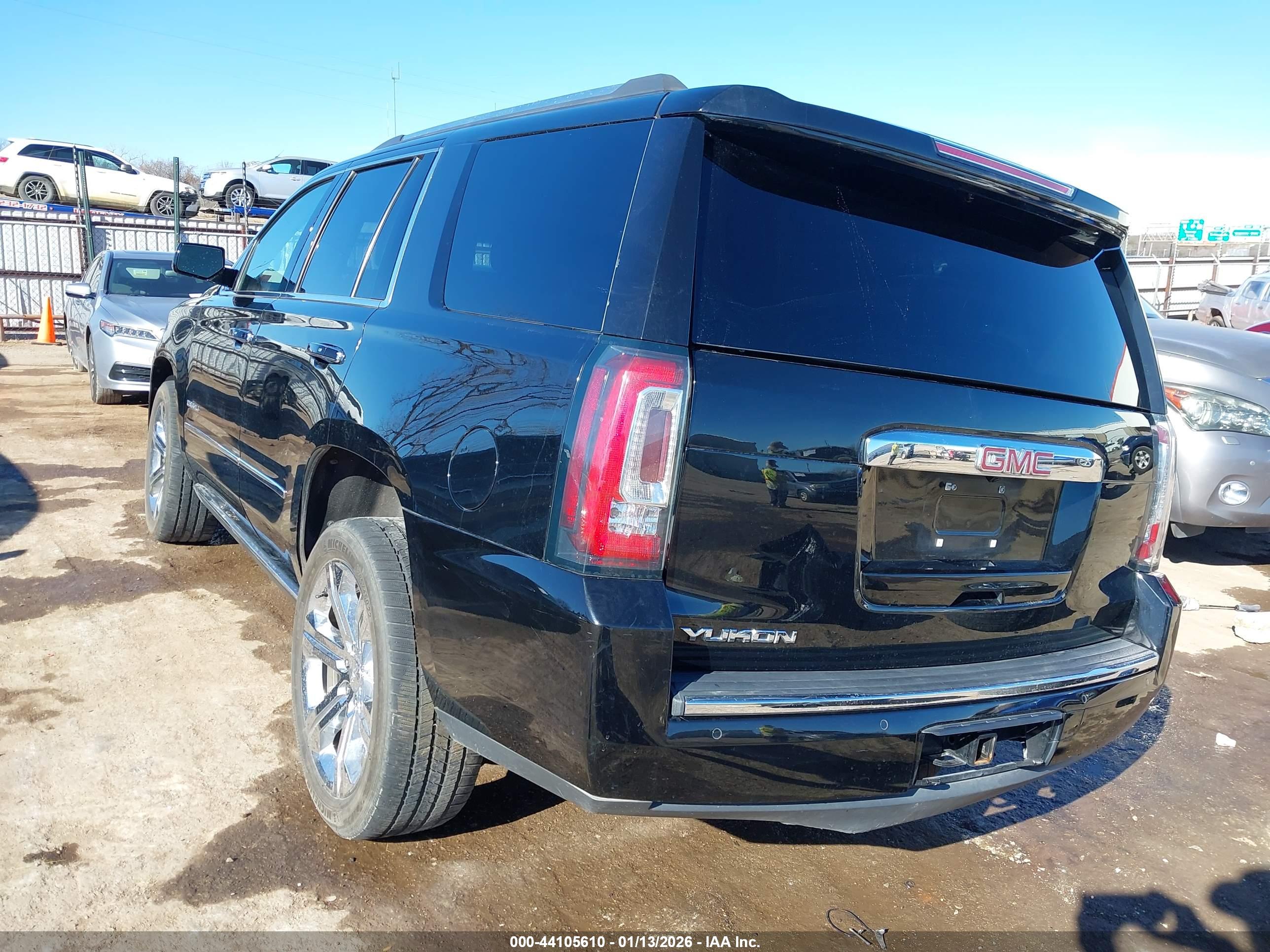 GMC YUKON image 3