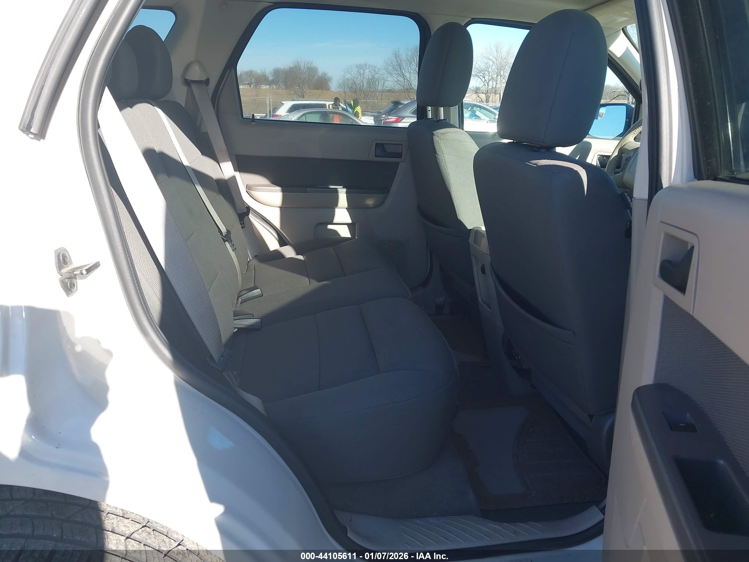 FORD ESCAPE image 8