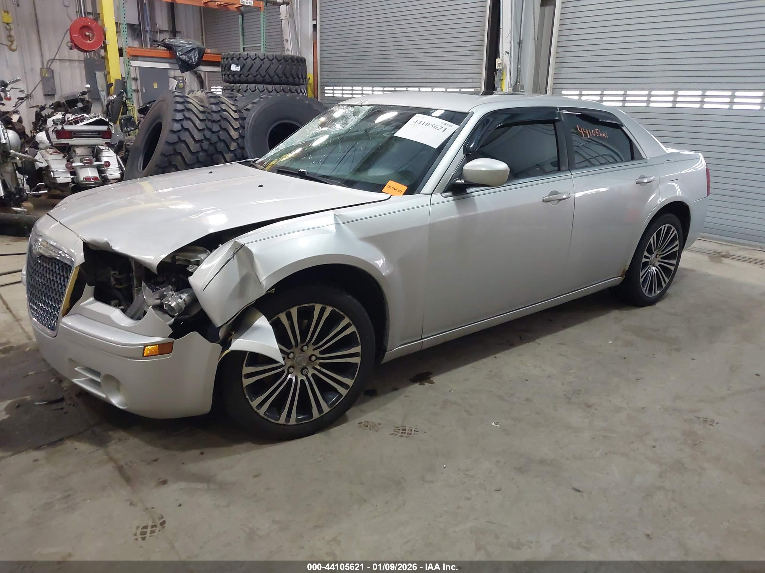 CHRYSLER 300 image 2