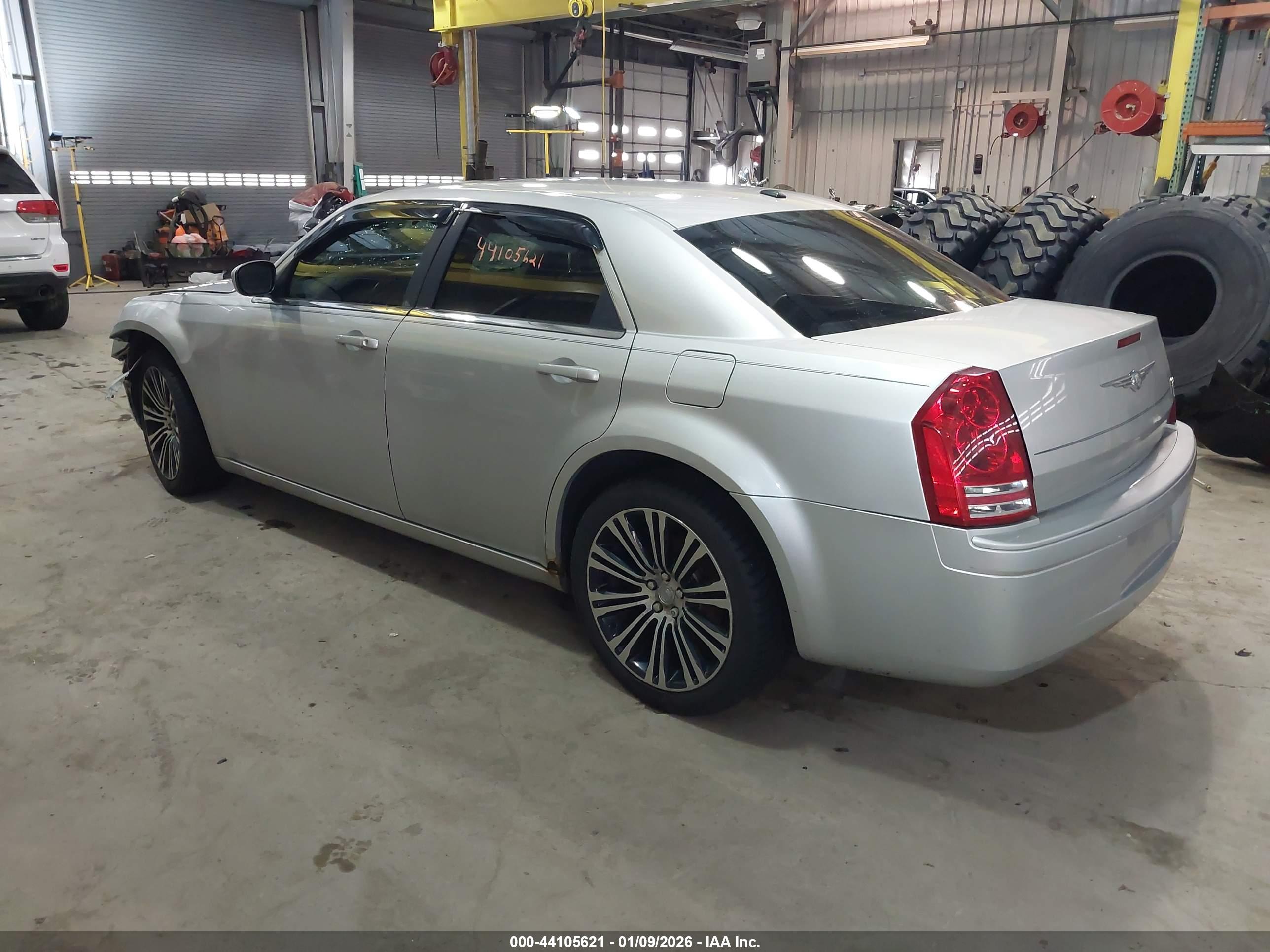 CHRYSLER 300 image 3