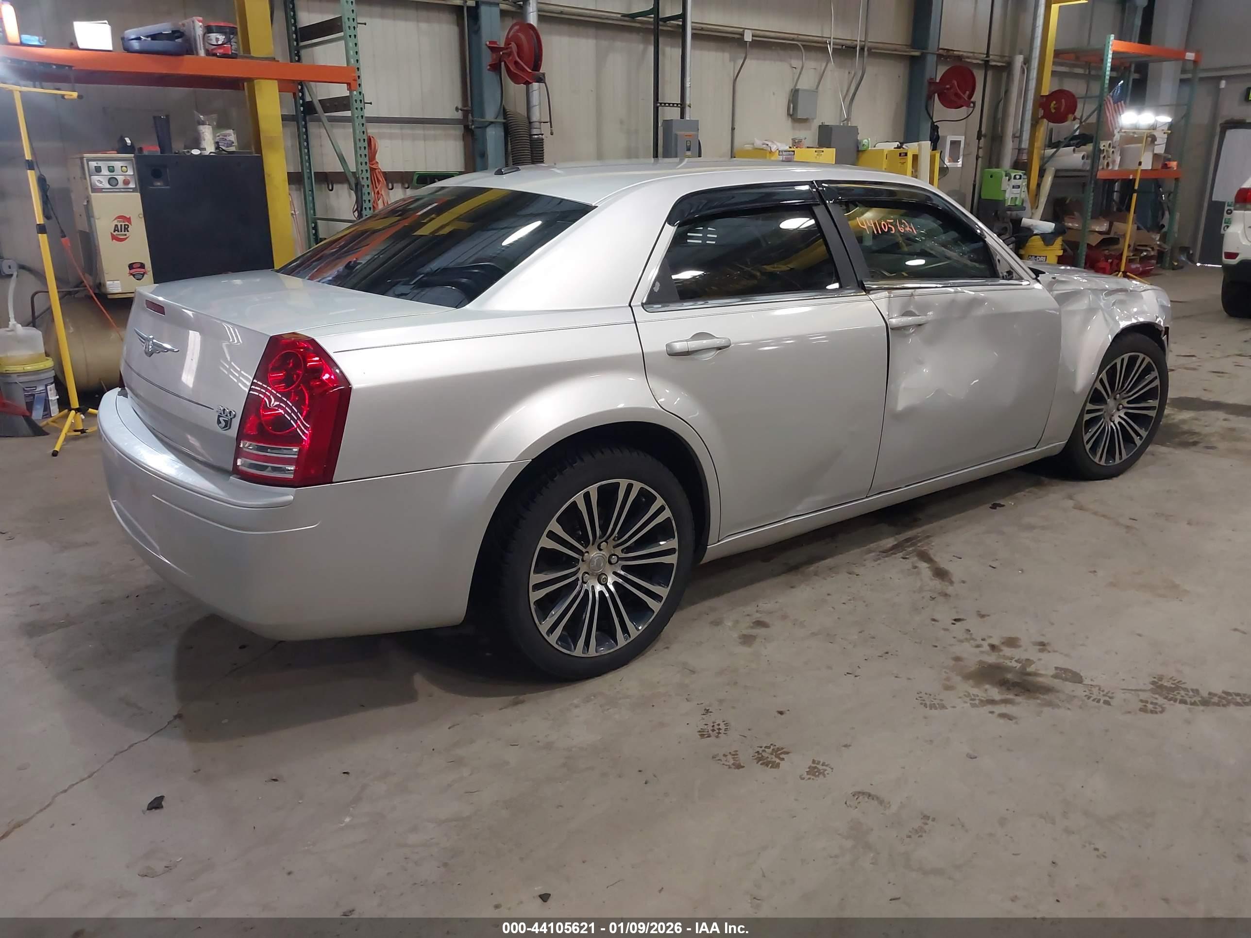 CHRYSLER 300 image 4