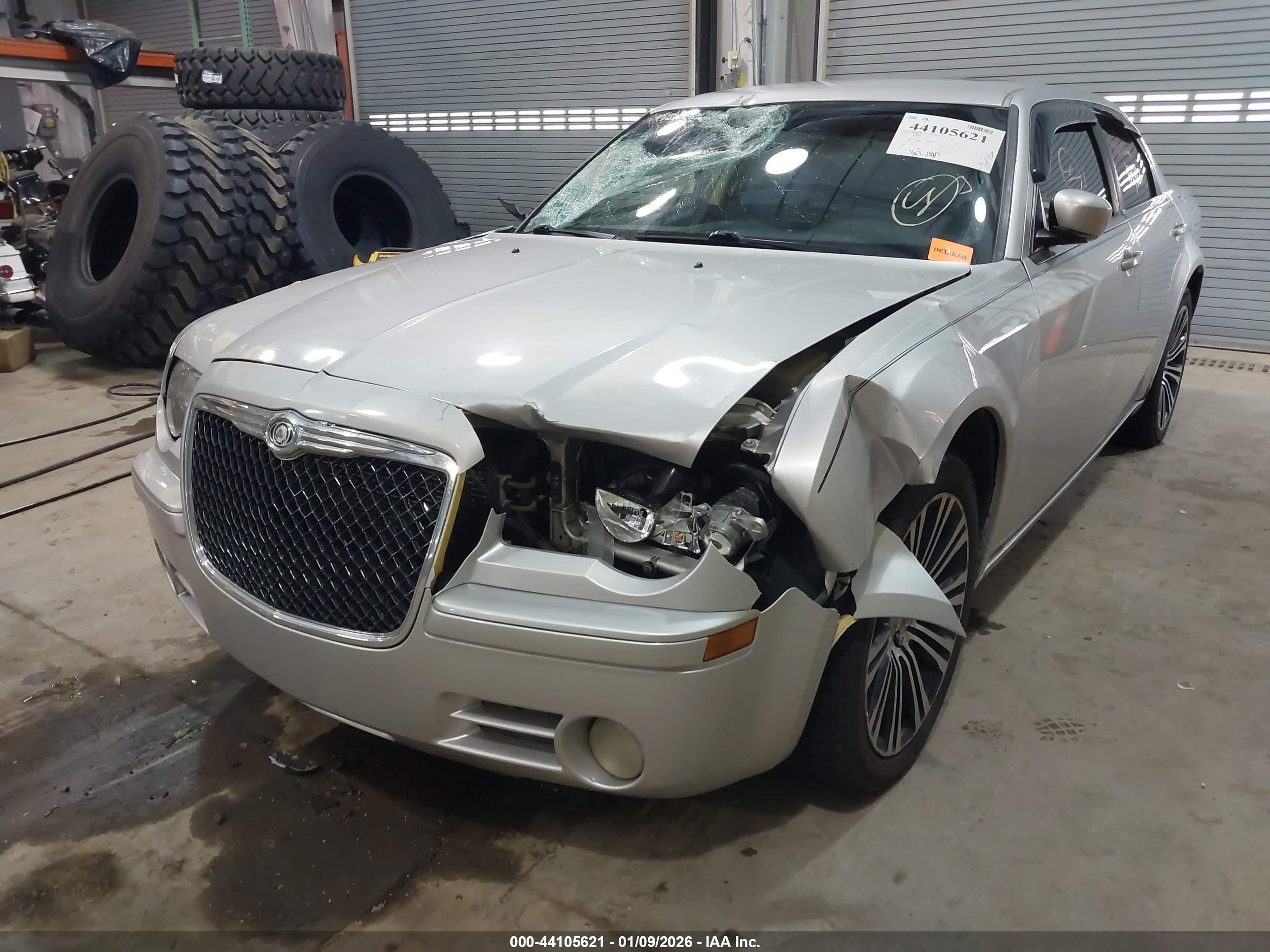 CHRYSLER 300 image 6