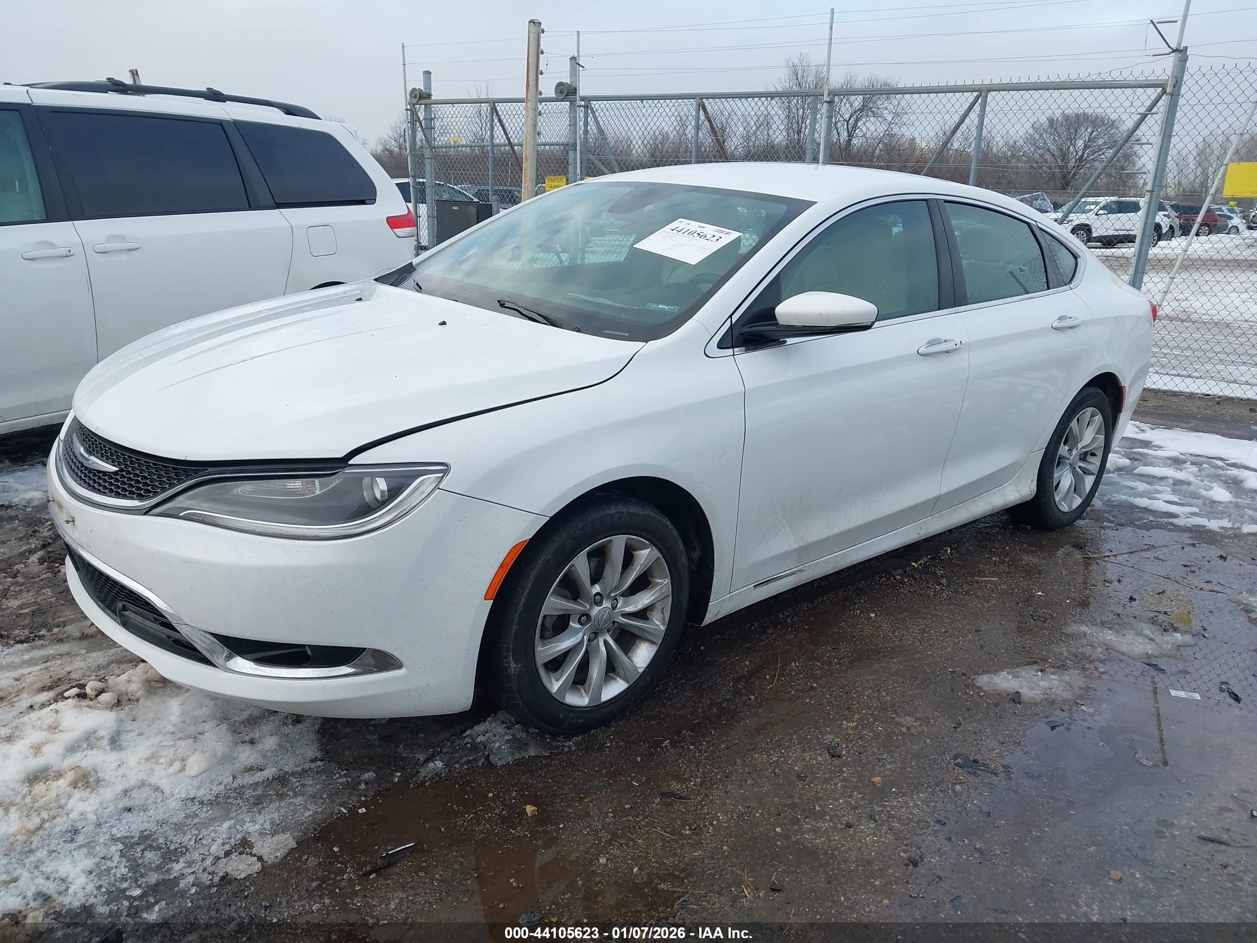CHRYSLER 200 image 2