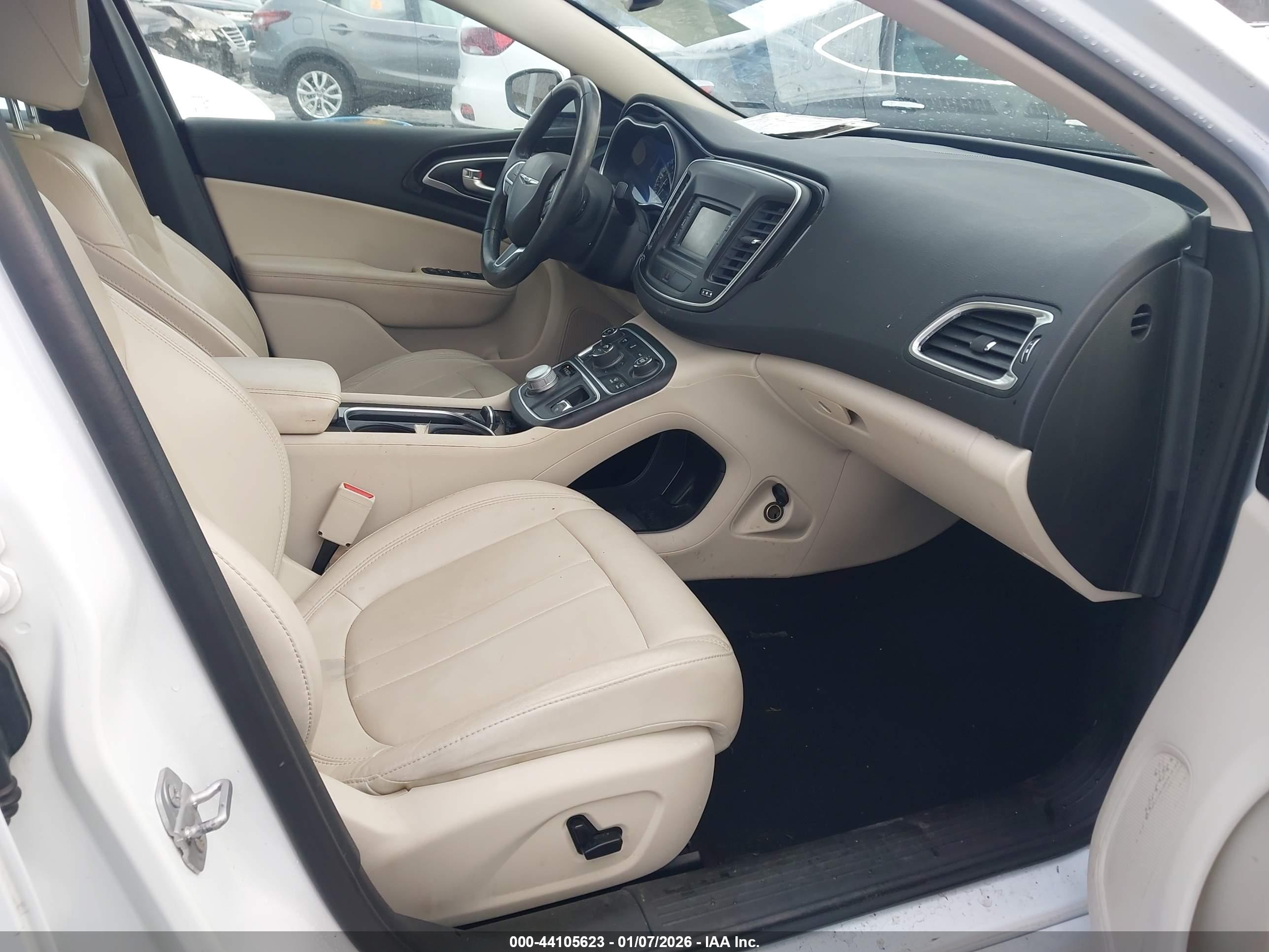 CHRYSLER 200 image 5