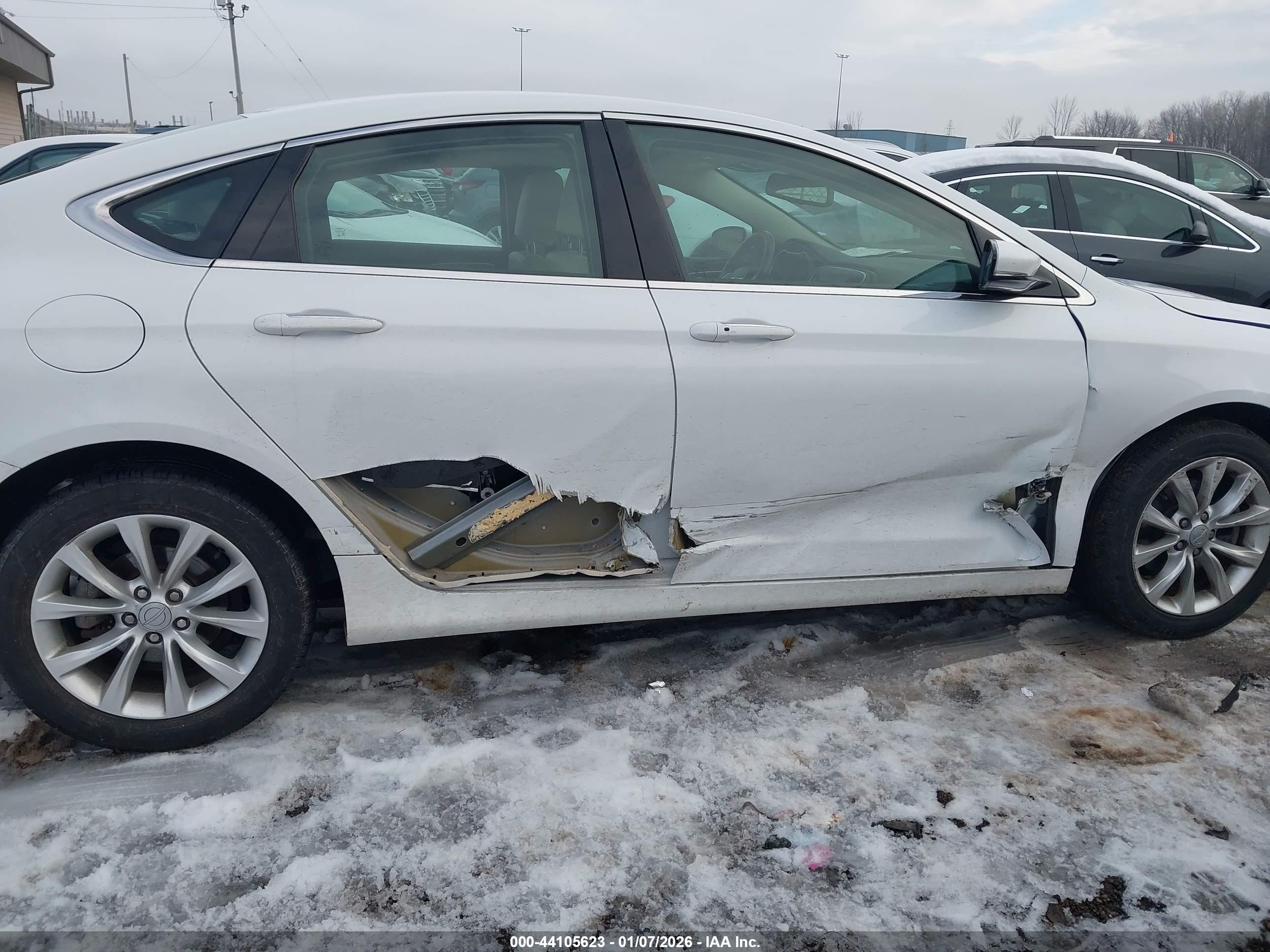 CHRYSLER 200 image 6
