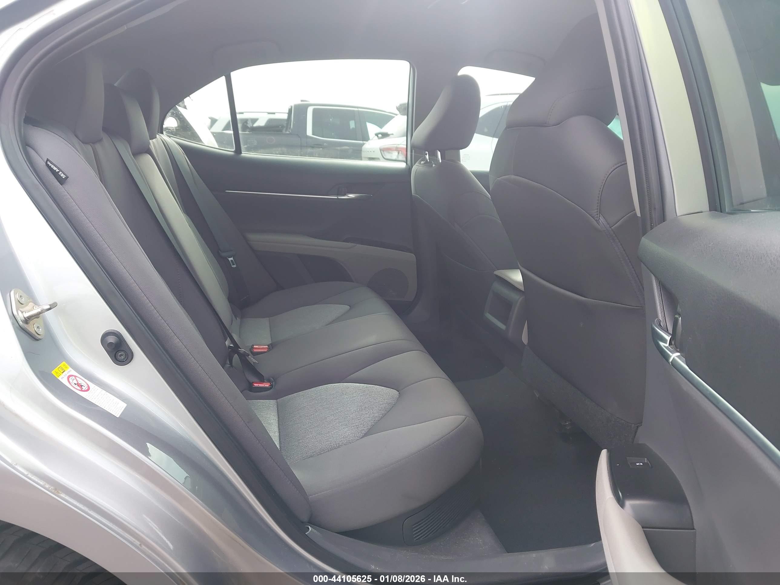 TOYOTA CAMRY image 8