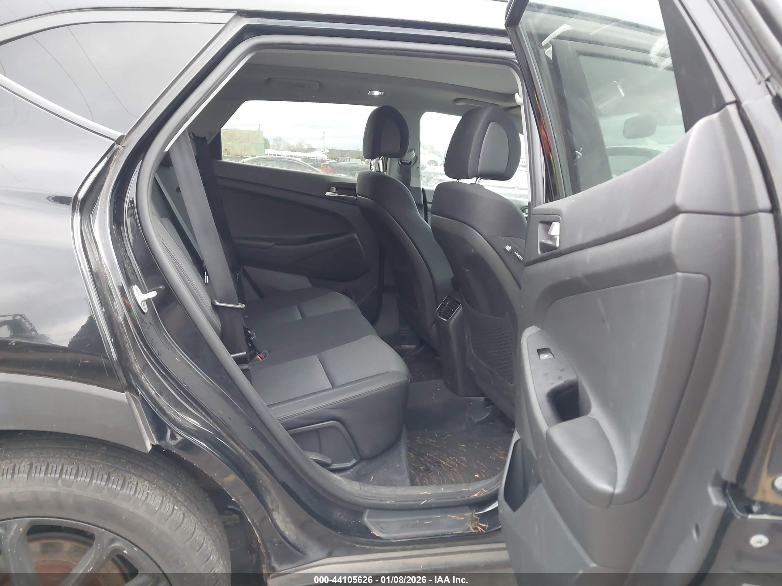 HYUNDAI TUCSON image 8