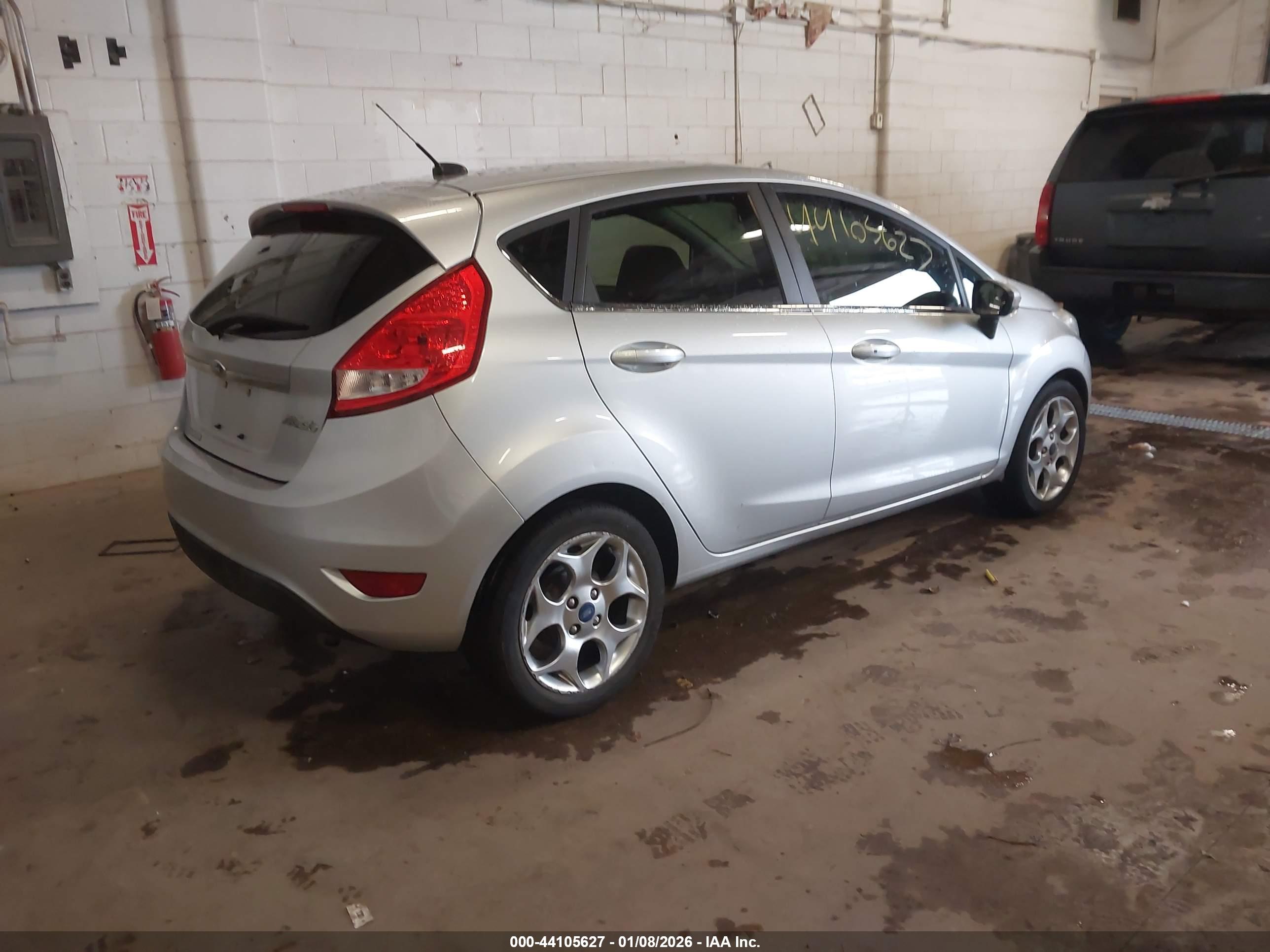 FORD FIESTA image 4