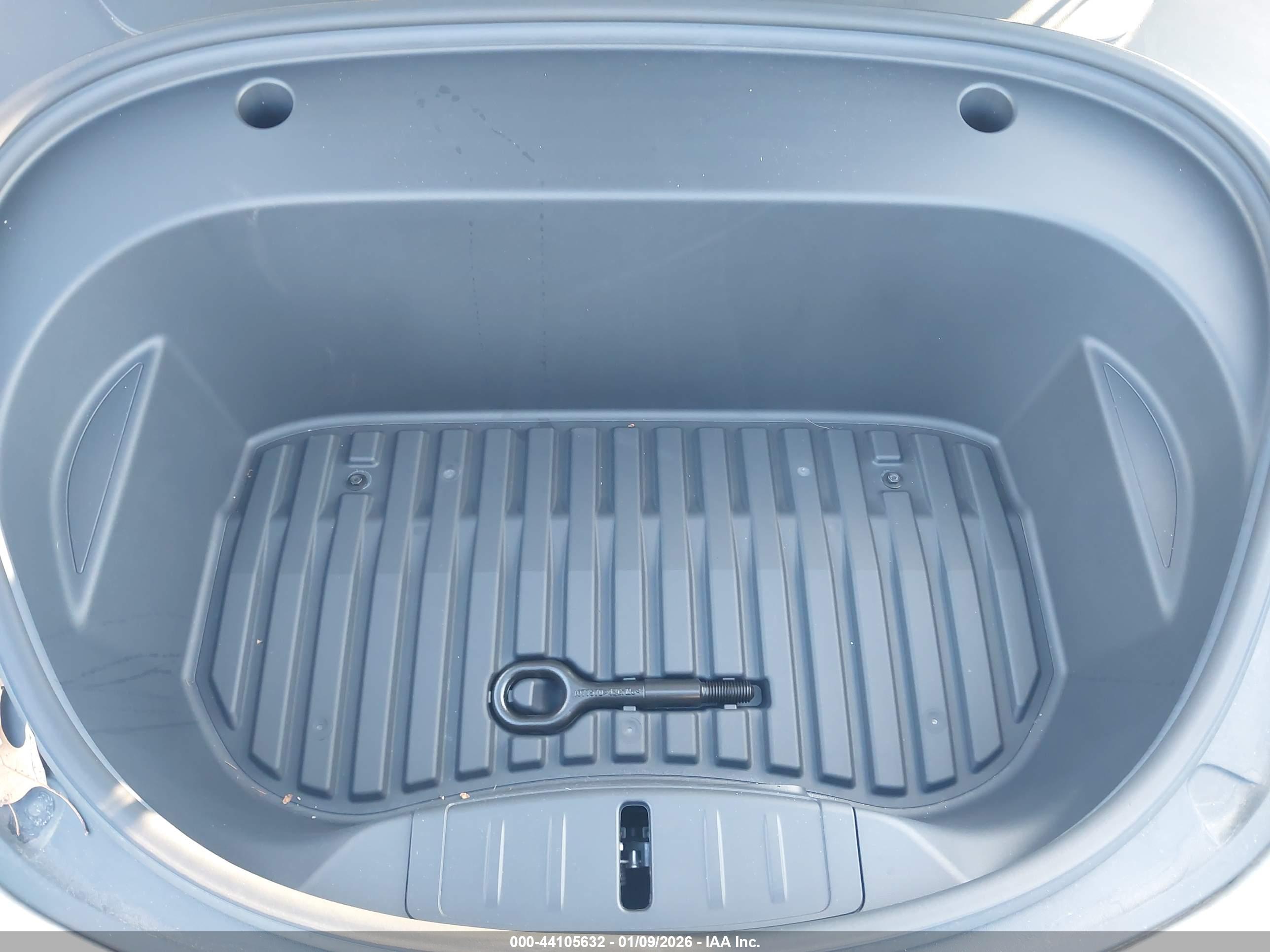 TESLA MODEL image 10