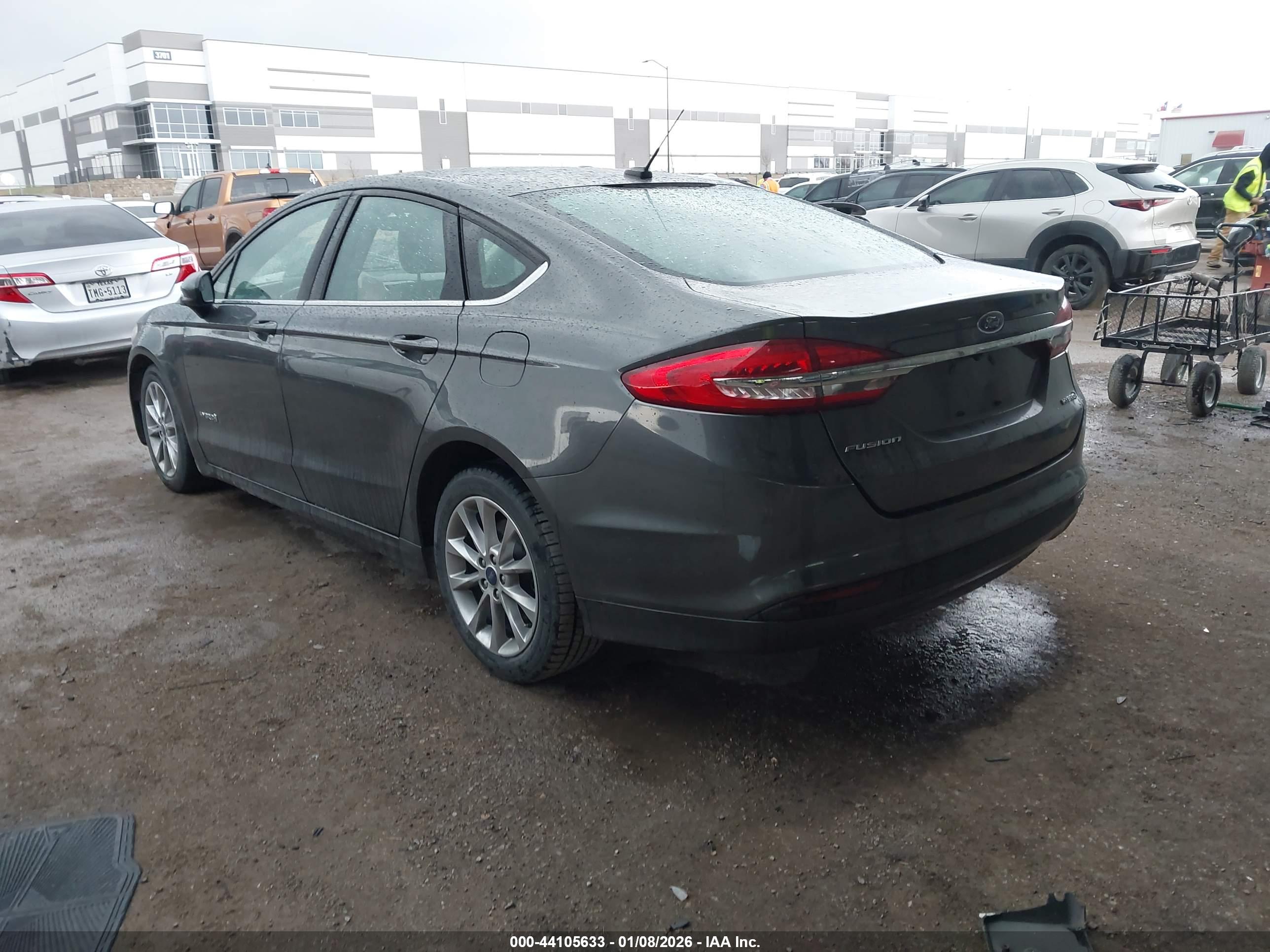FORD FUSION image 3