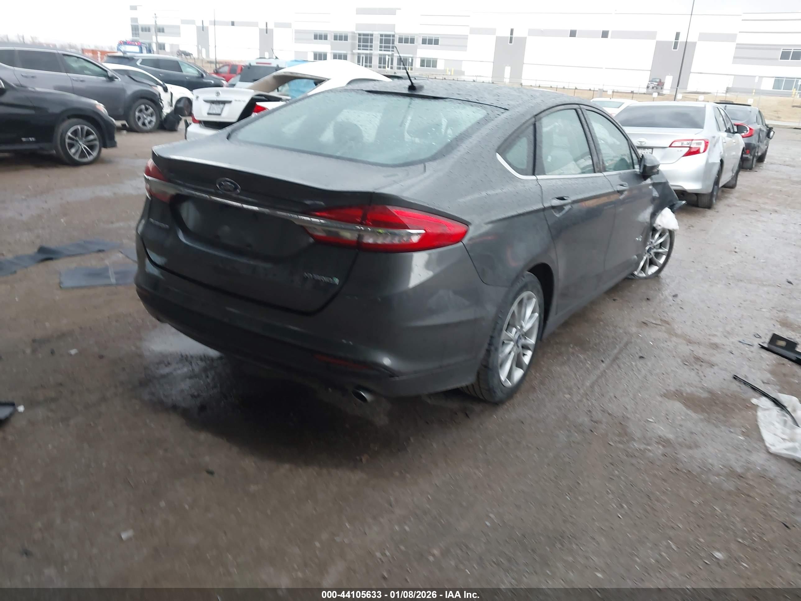 FORD FUSION image 4