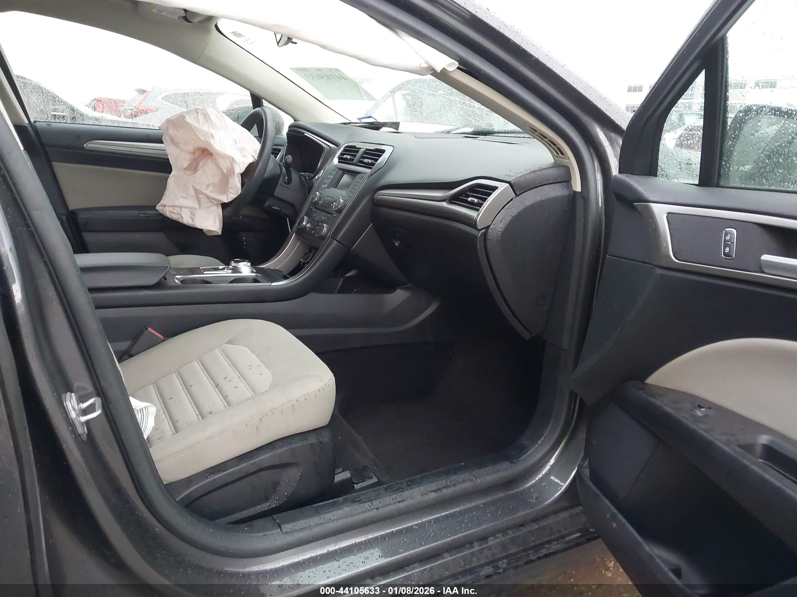 FORD FUSION image 5