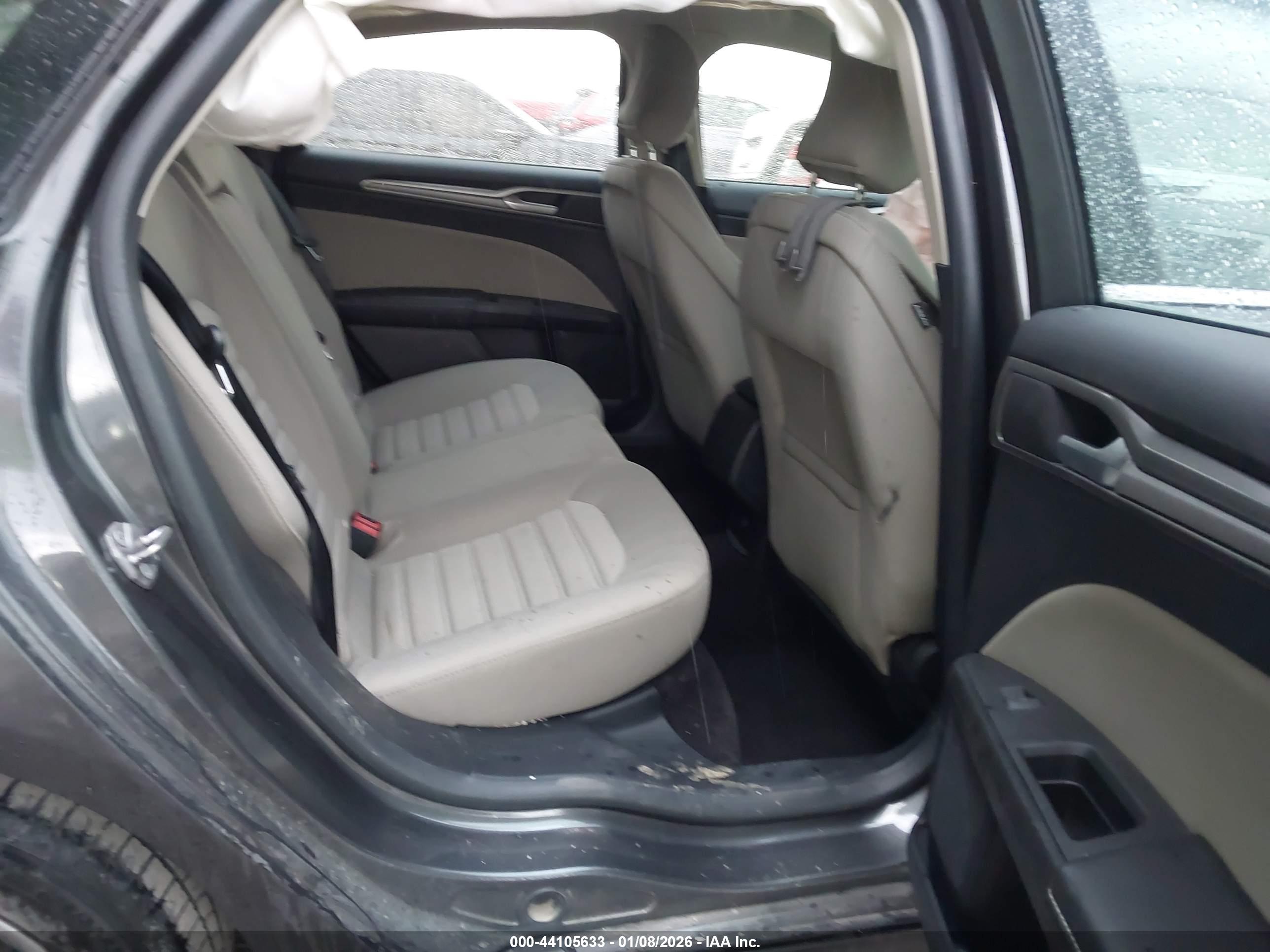 FORD FUSION image 8