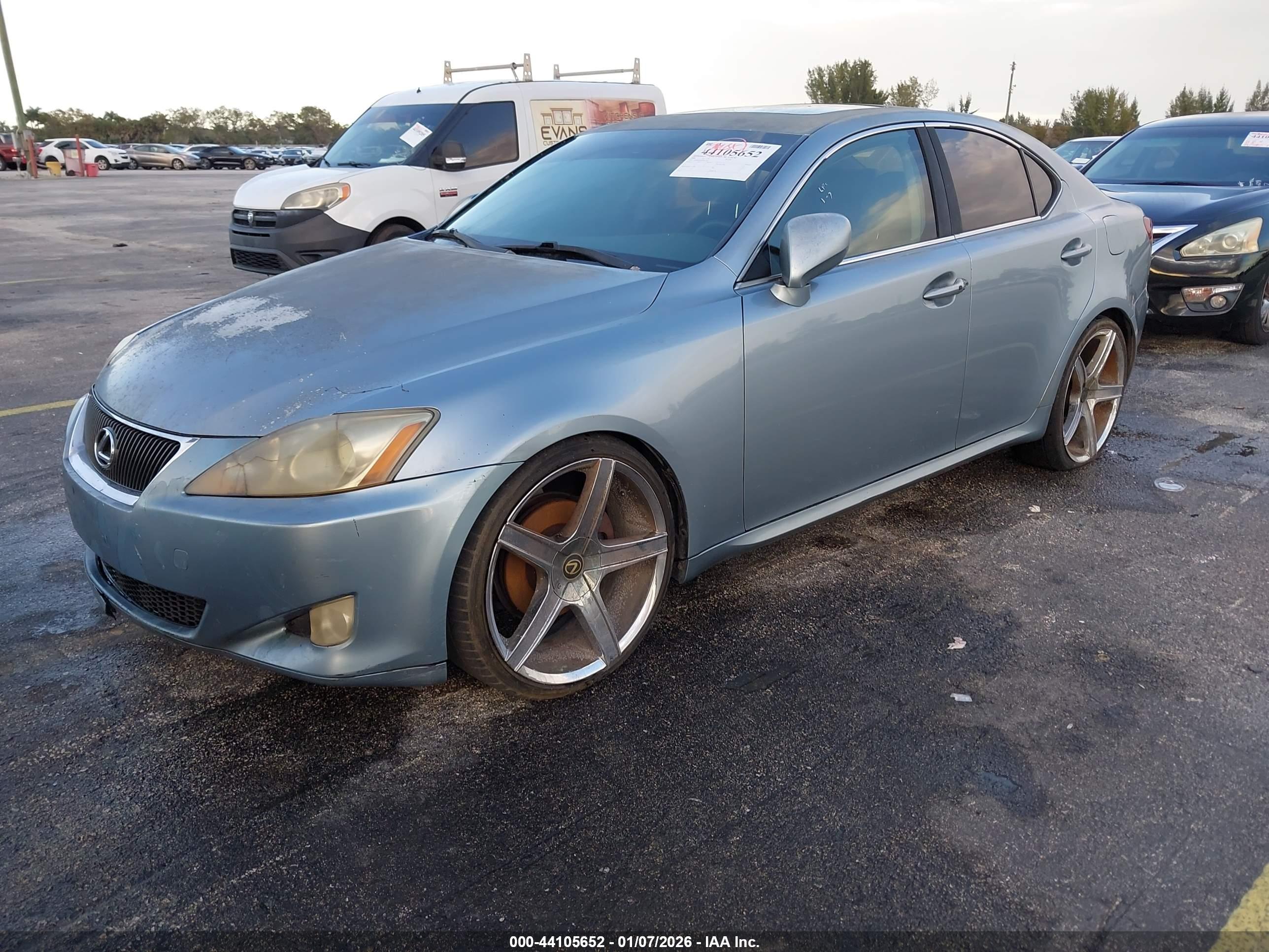 LEXUS IS image 2
