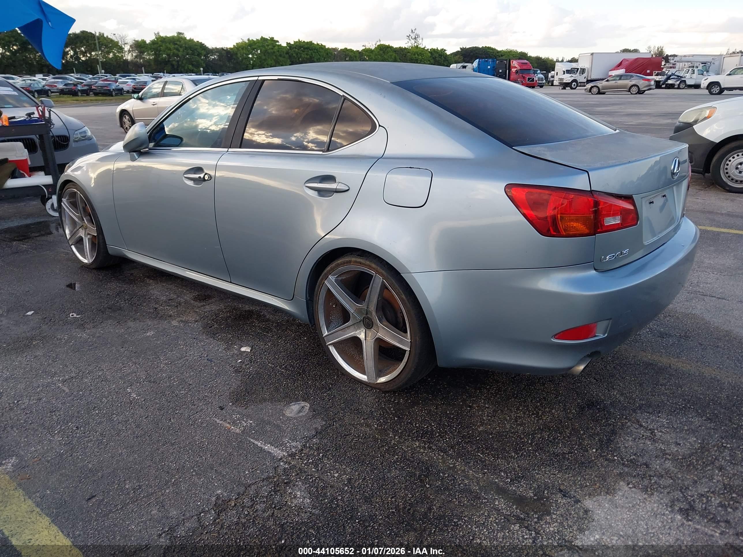 LEXUS IS image 3