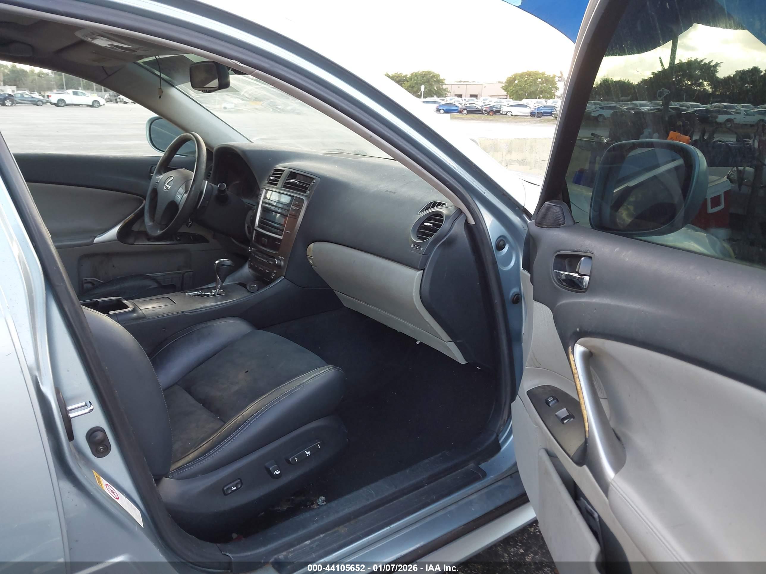 LEXUS IS image 5