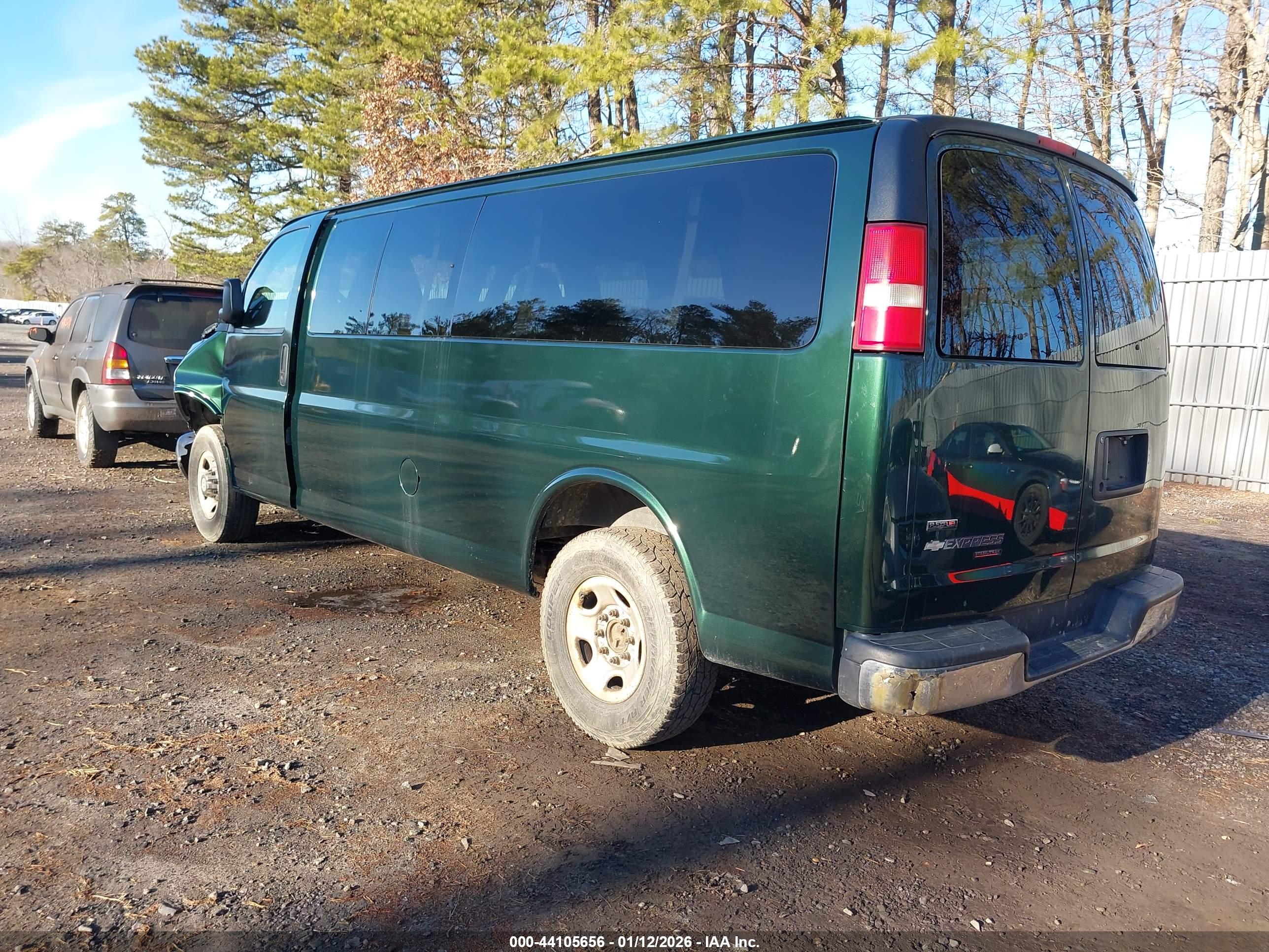 CHEVROLET EXPRESS image 3