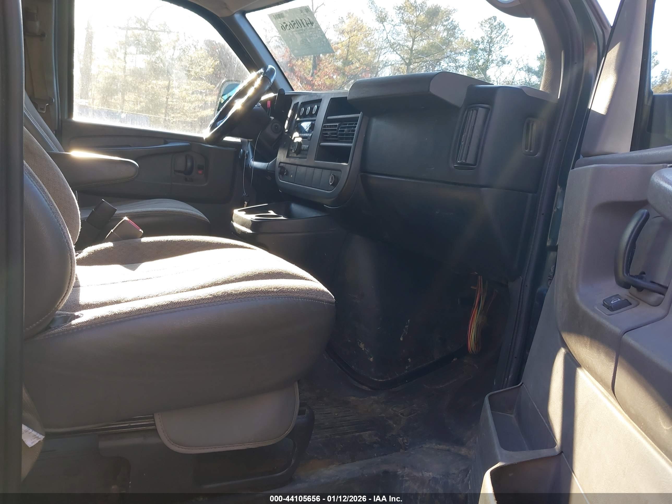 CHEVROLET EXPRESS image 5