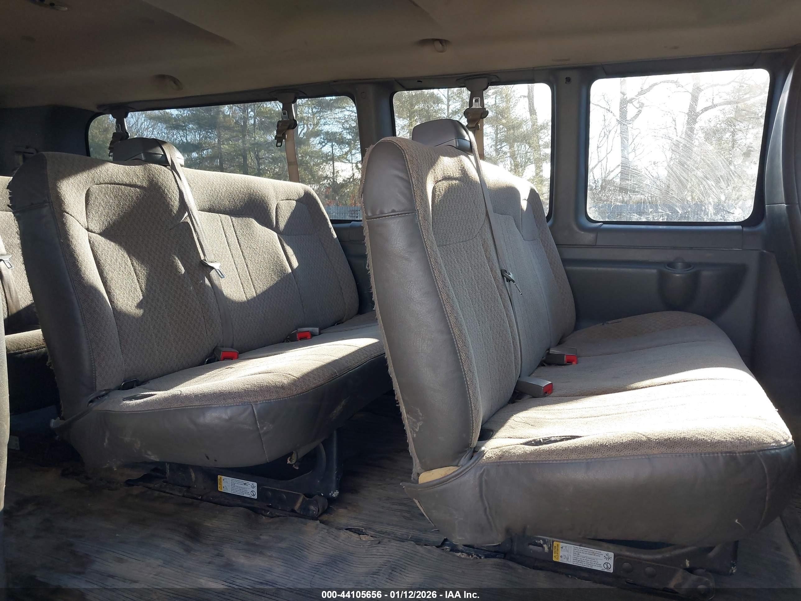 CHEVROLET EXPRESS image 8