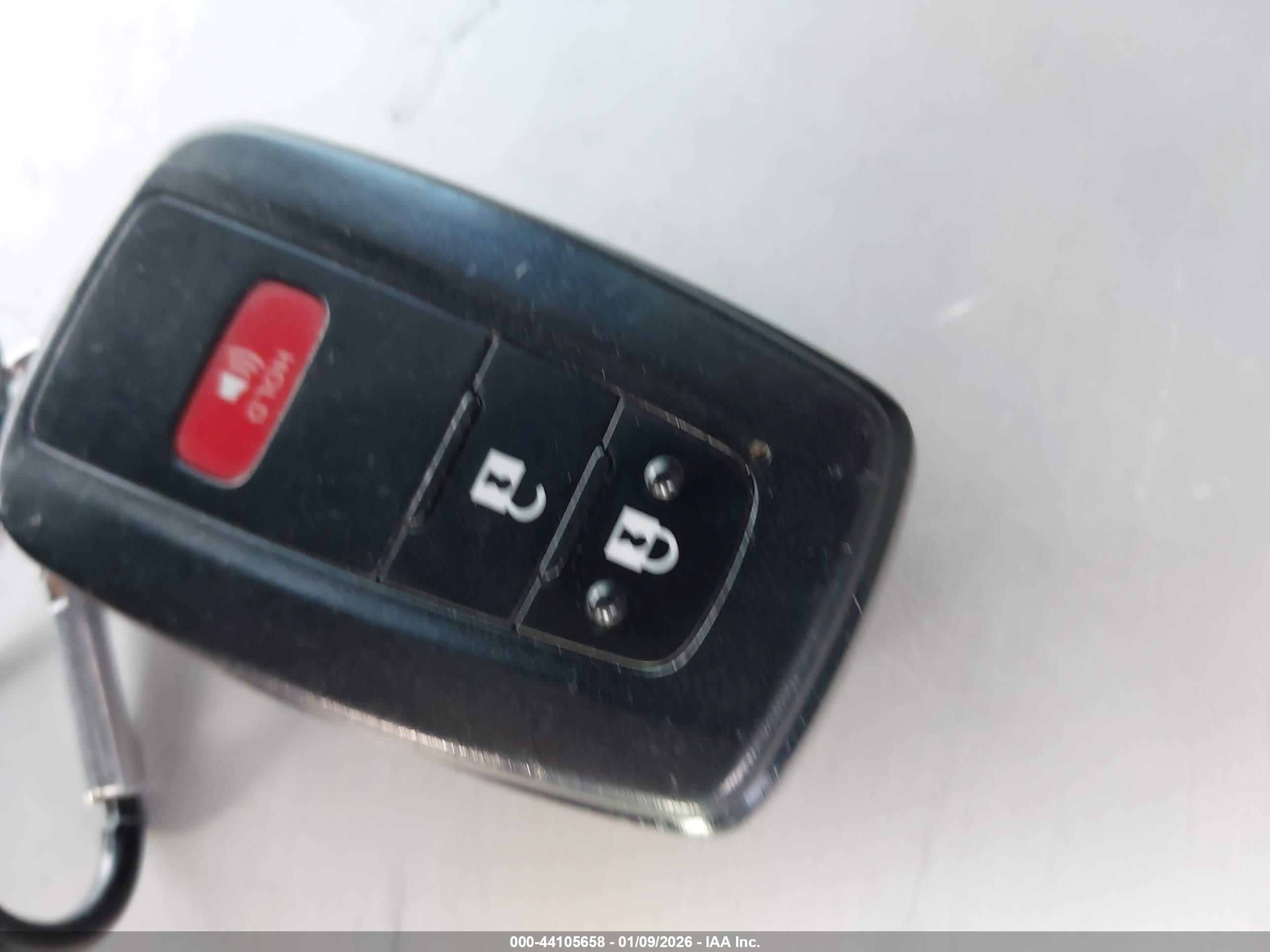 TOYOTA PRIUS image 11