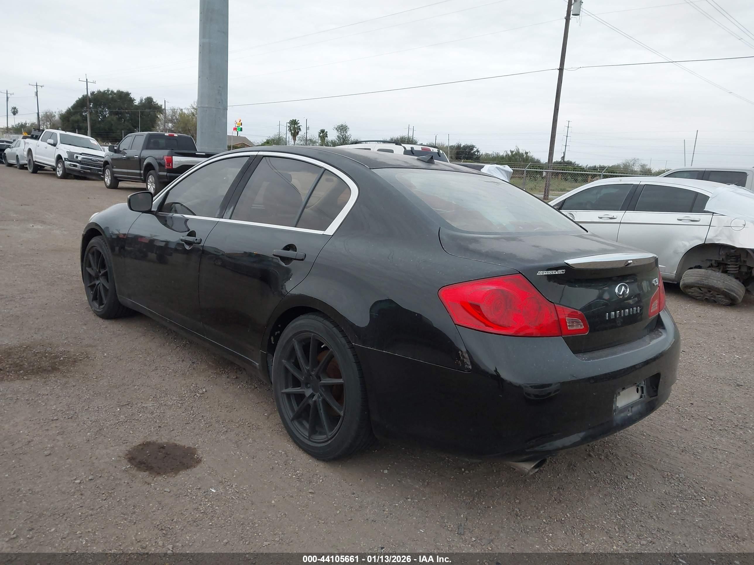 INFINITI G37 image 3